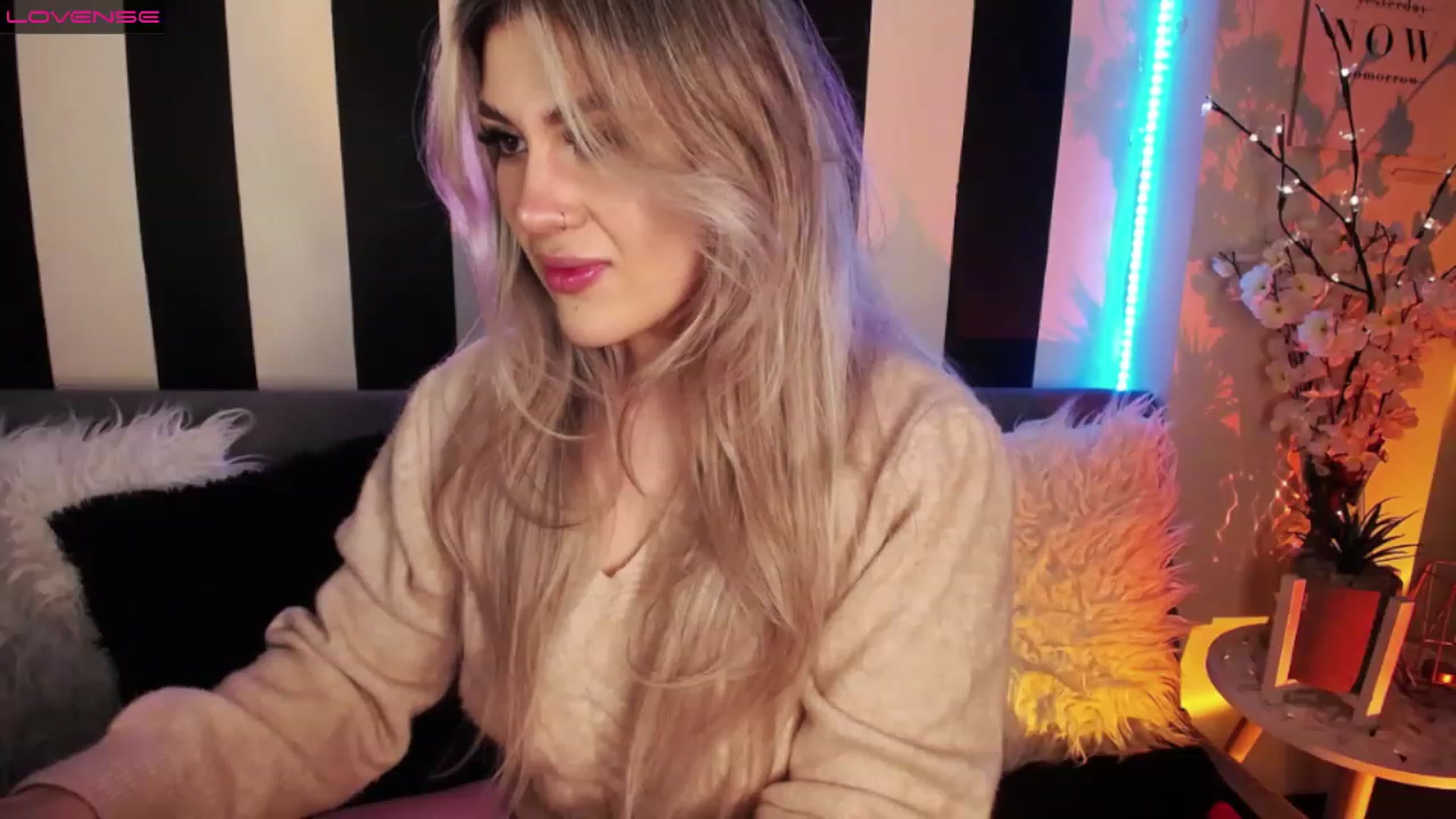 Gallery image thumbnail from Liasmithlatam's myfreecams stream on, 03/22/2023, 06:55 image 6 of 20