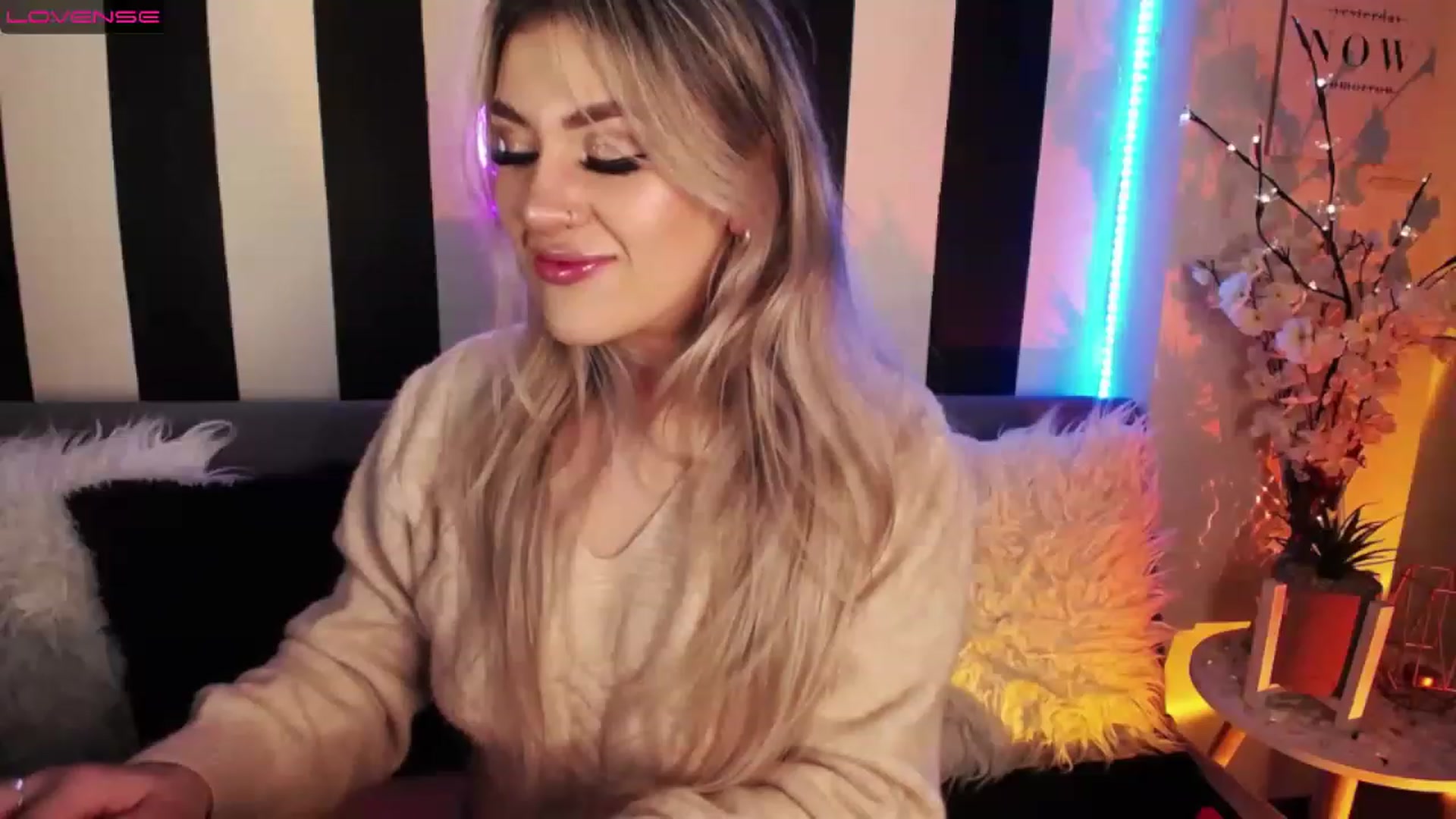 Gallery image thumbnail from Liasmithlatam's myfreecams stream on, 03/22/2023, 06:55 image 2 of 20