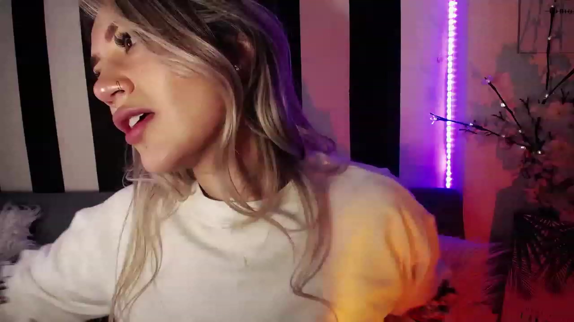 Gallery image thumbnail from Liasmithlatam's myfreecams stream on, 04/13/2023, 06:16 image 16 of 20