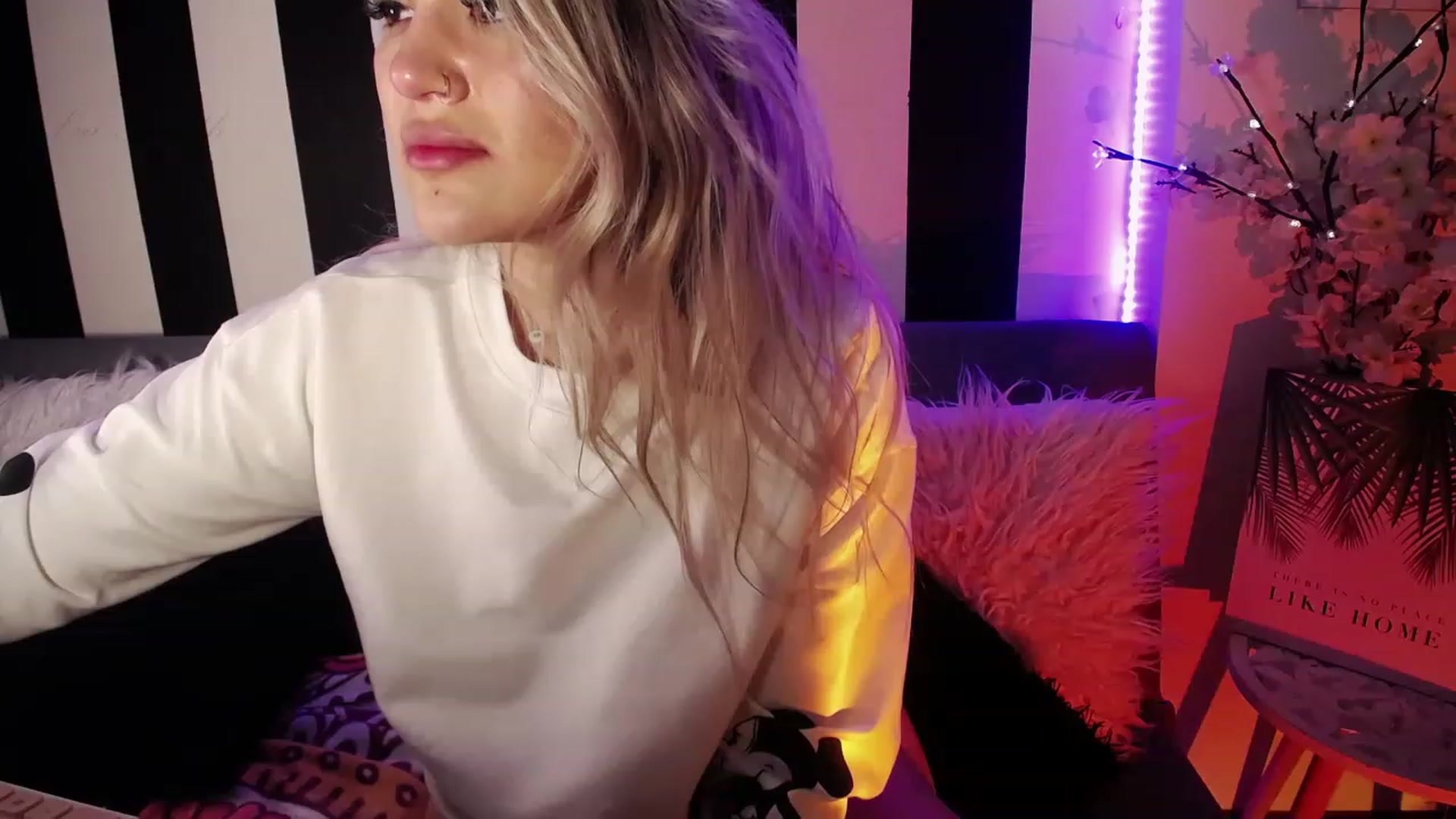Gallery image thumbnail from Liasmithlatam's myfreecams stream on, 04/13/2023, 06:16 image 6 of 20