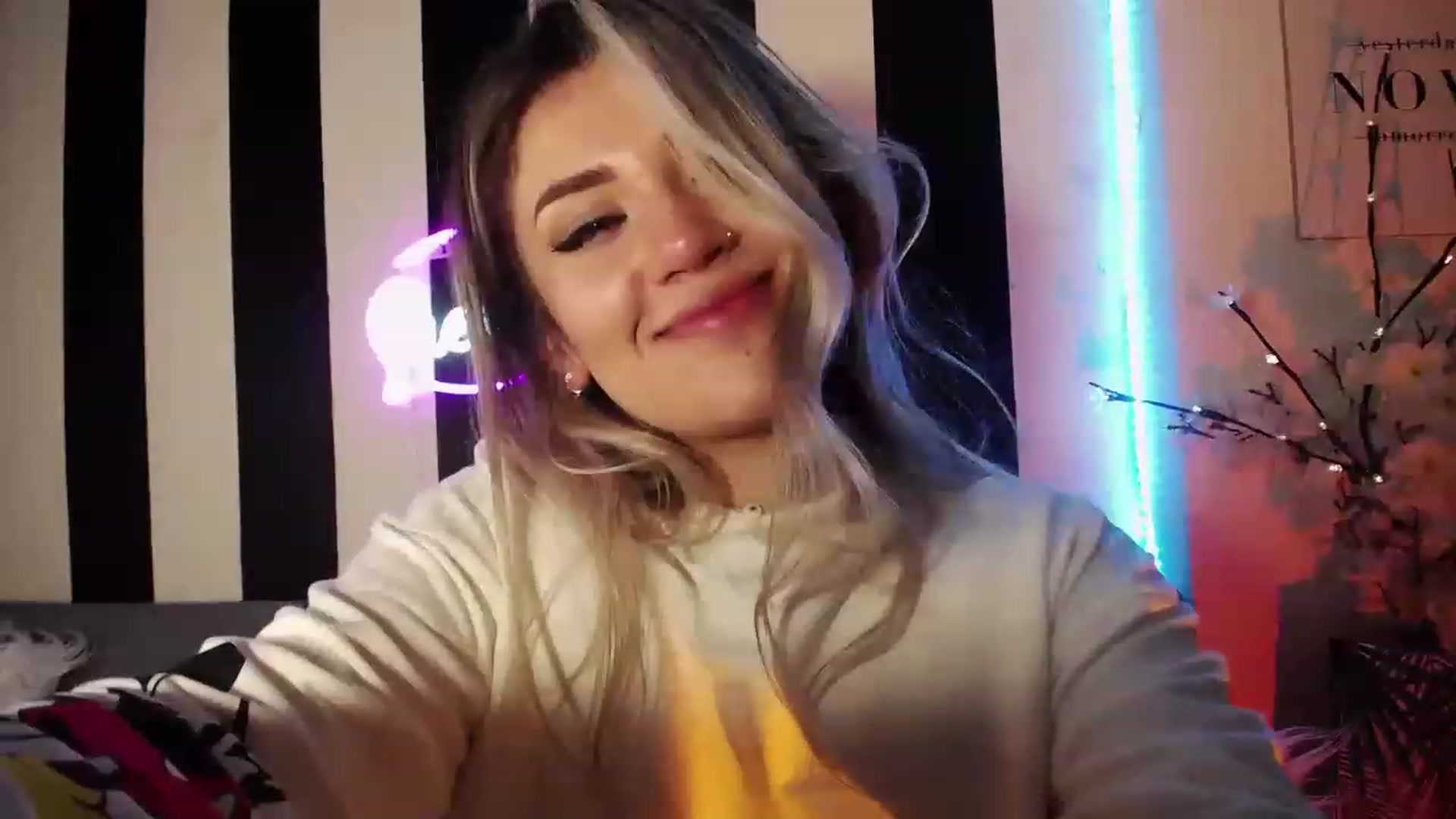 Gallery image thumbnail from Liasmithlatam's myfreecams stream on, 04/13/2023, 06:16 image 18 of 20