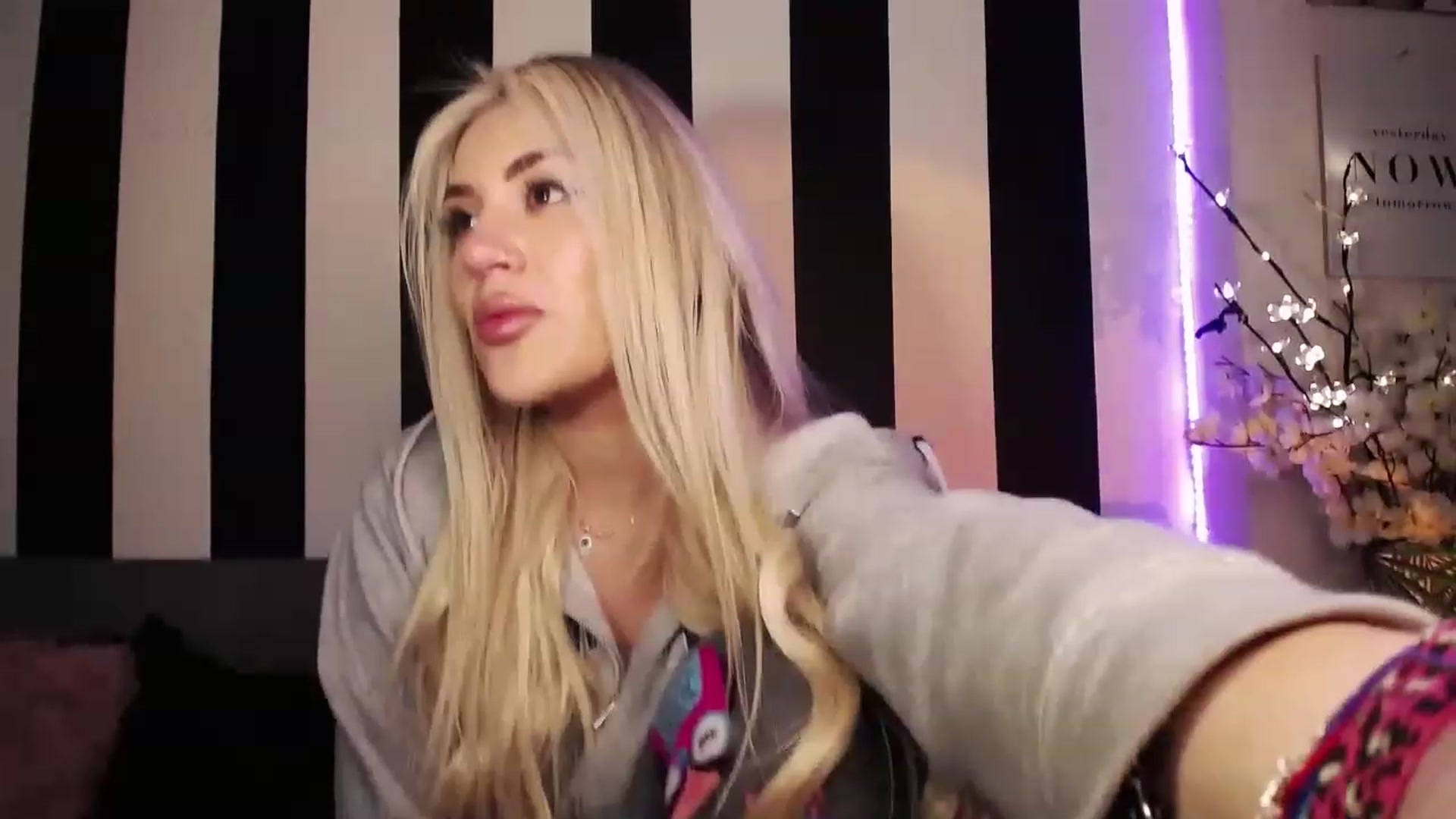 Gallery image thumbnail from Liasmithlatam's myfreecams stream on, 06/05/2023, 04:45 image 19 of 20