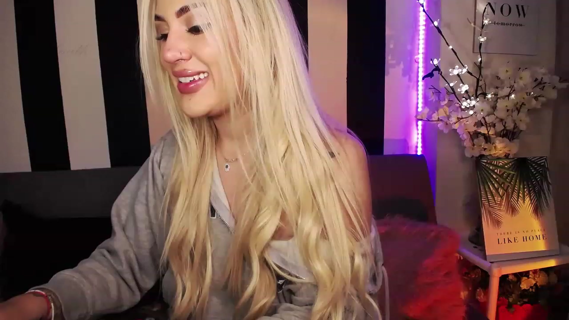 Gallery image thumbnail from Liasmithlatam's myfreecams stream on, 06/05/2023, 04:45 image 1 of 20