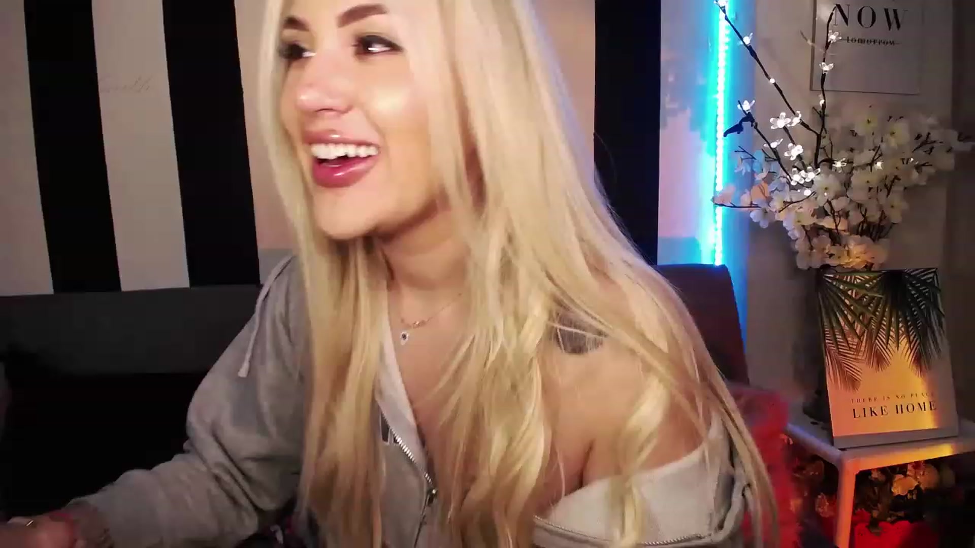 Gallery image thumbnail from Liasmithlatam's myfreecams stream on, 06/05/2023, 04:45 image 4 of 20