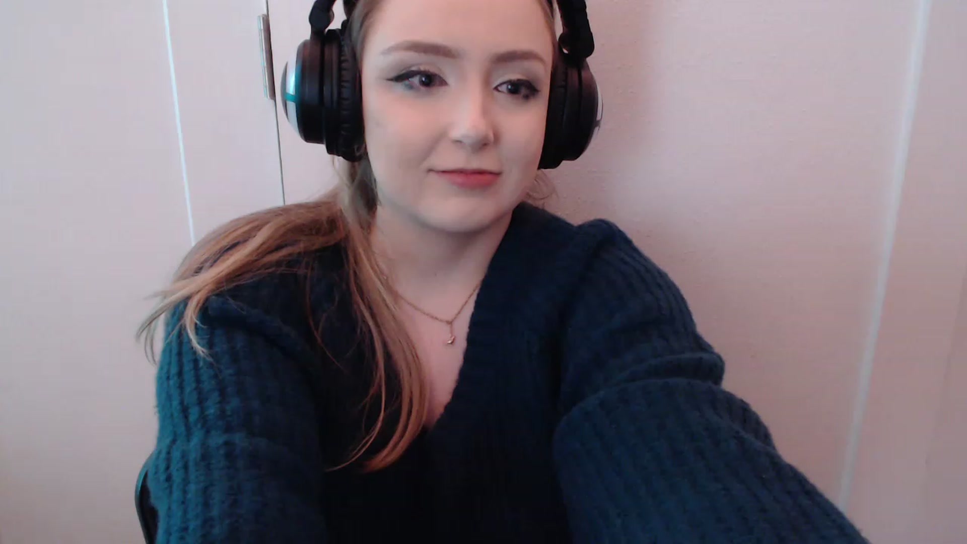 Gallery image thumbnail from LibbyxDoe's myfreecams stream on, 11/19/2022, 12:43 image 14 of 20