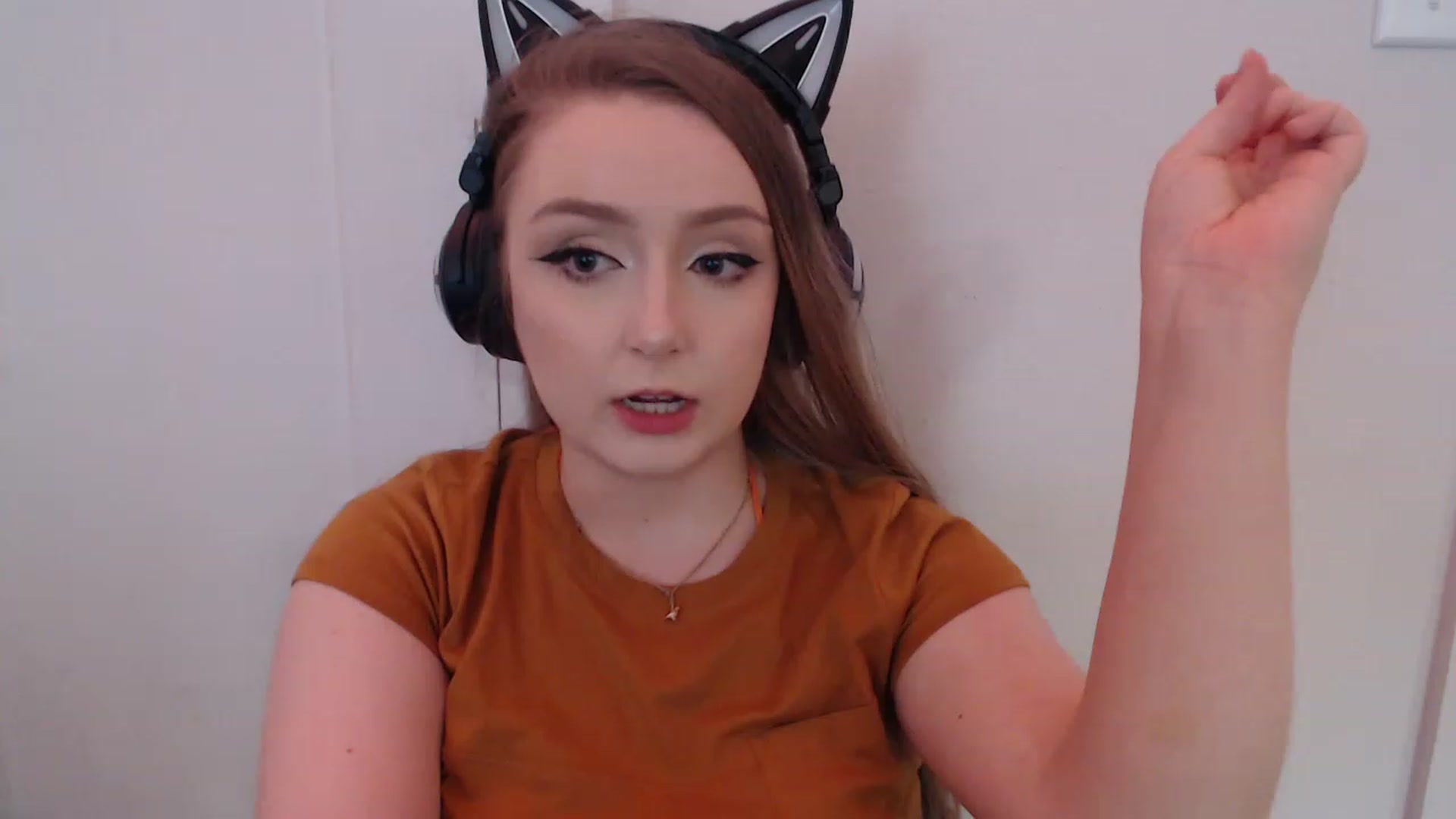 Gallery image thumbnail from LibbyxDoe's myfreecams stream on, 11/25/2022, 07:06 image 19 of 20
