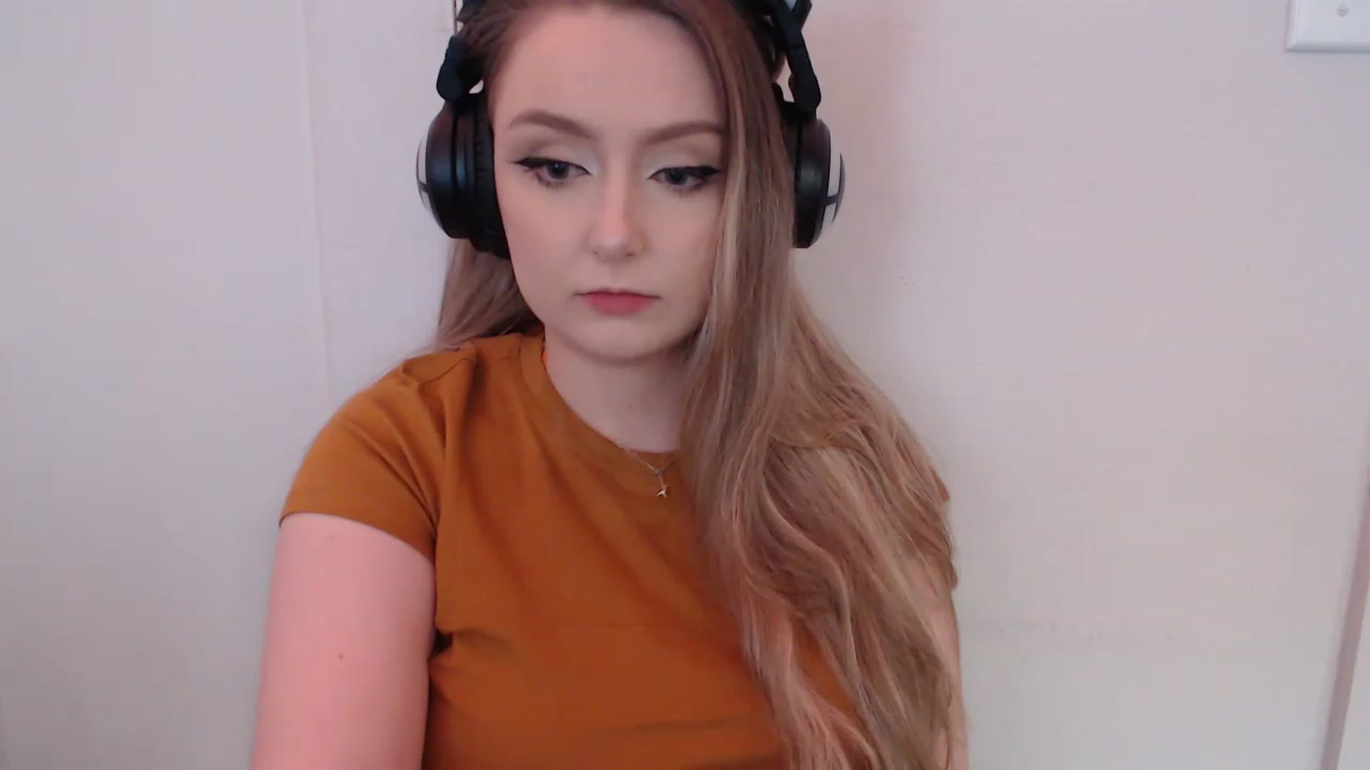 Gallery image thumbnail from LibbyxDoe's myfreecams stream on, 11/25/2022, 07:06 image 17 of 20