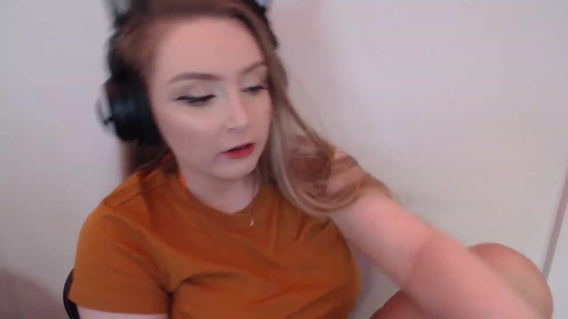 Gallery image thumbnail from LibbyxDoe's myfreecams stream on, 11/25/2022, 07:53 image 6 of 20