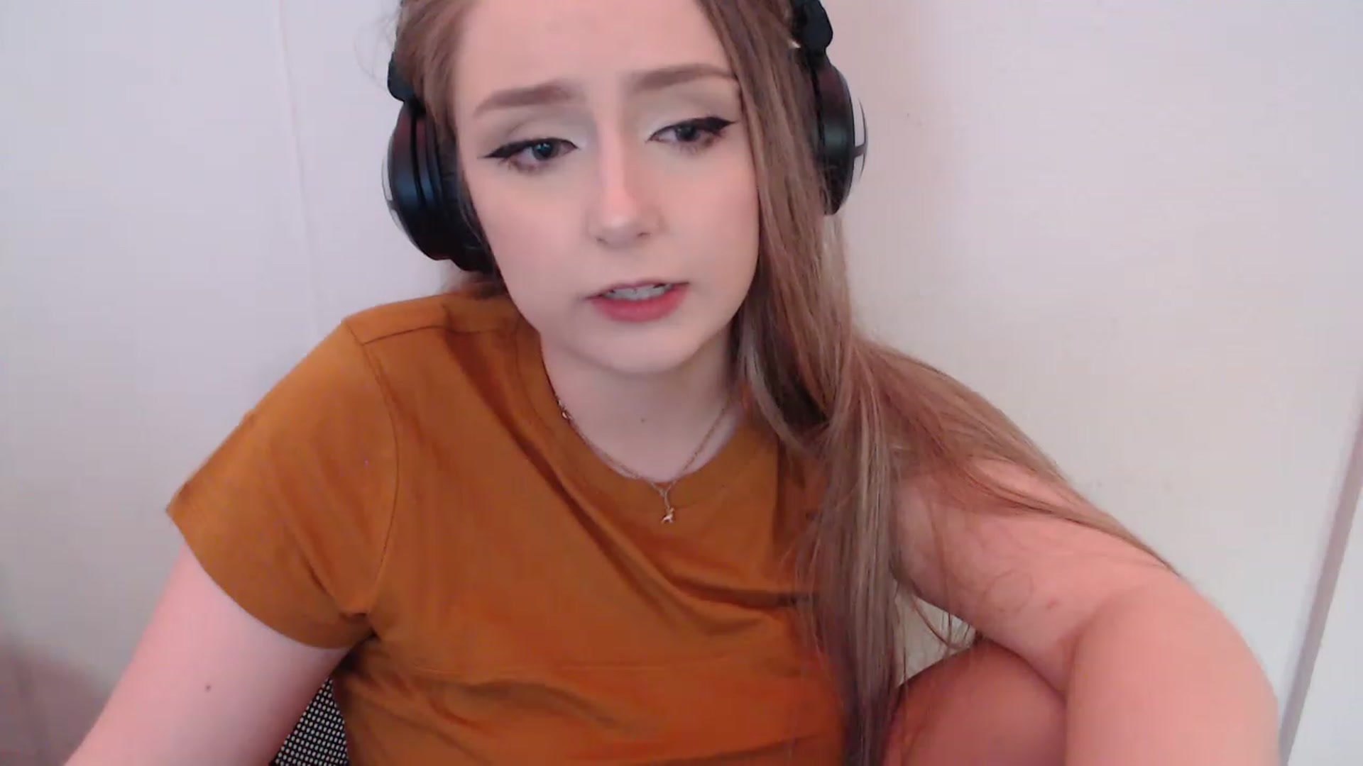 Gallery image thumbnail from LibbyxDoe's myfreecams stream on, 11/25/2022, 07:53 image 14 of 20