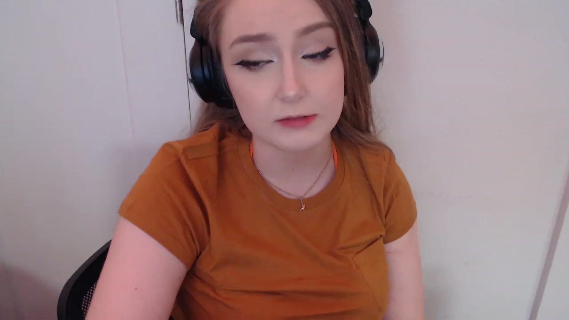 Gallery image thumbnail from LibbyxDoe's myfreecams stream on, 11/25/2022, 07:53 image 8 of 20