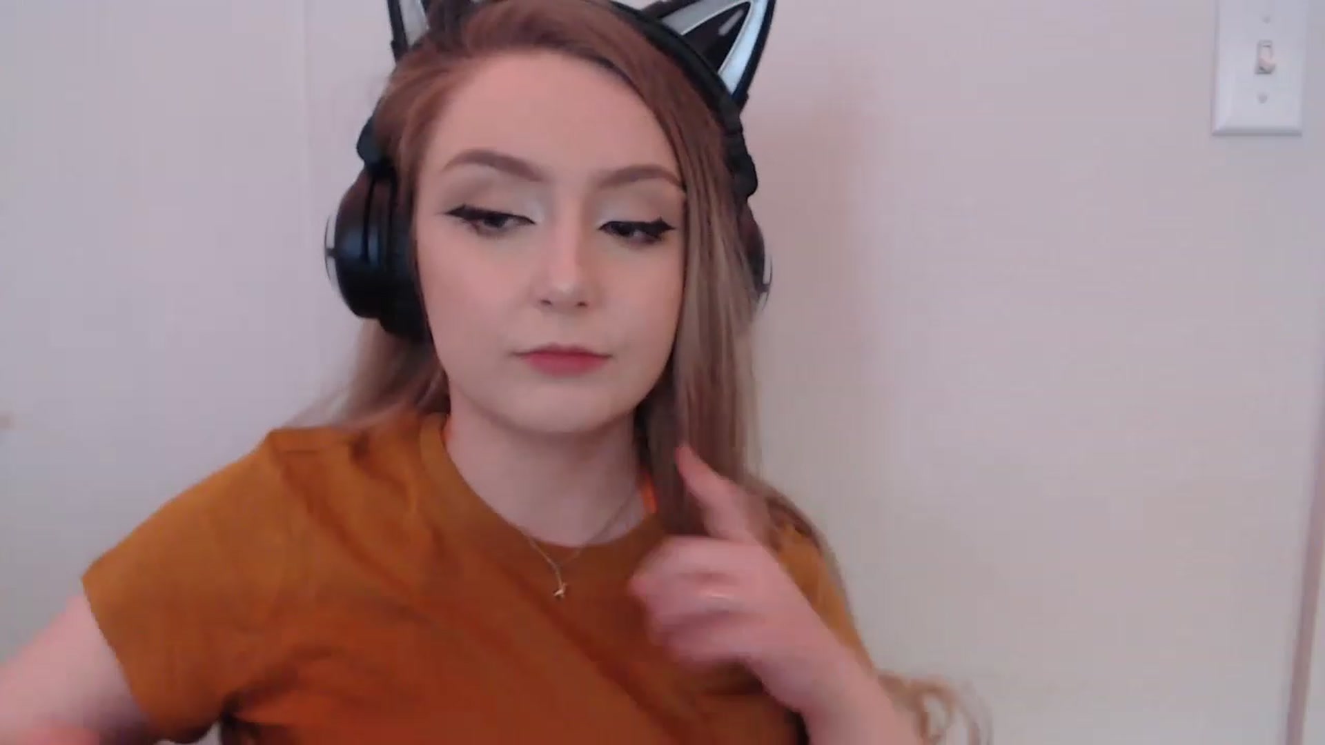 Gallery image thumbnail from LibbyxDoe's myfreecams stream on, 11/25/2022, 07:53 image 17 of 20