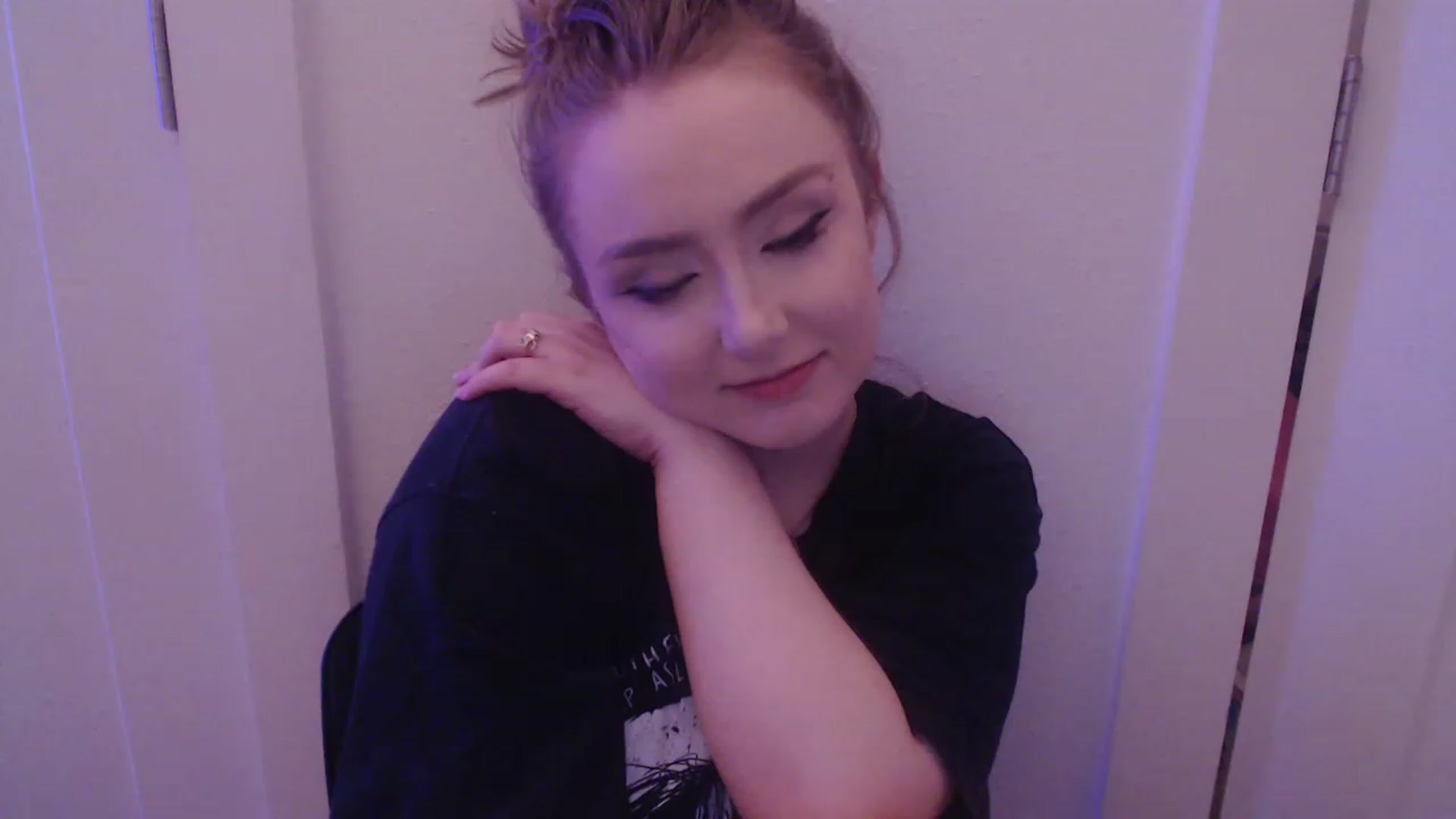 Gallery image thumbnail from LibbyxDoe's myfreecams stream on, 12/08/2022, 10:41 image 20 of 20
