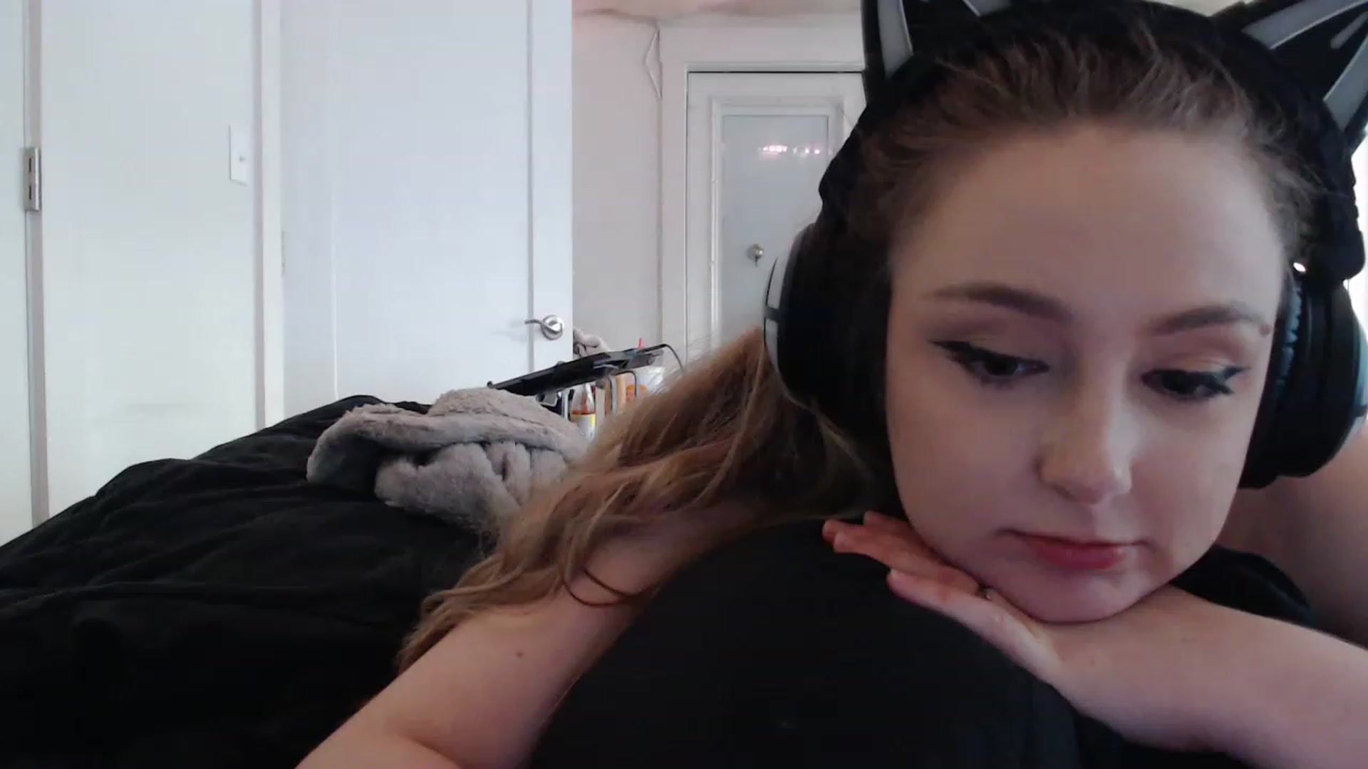 Gallery image thumbnail from LibbyxDoe's myfreecams stream on, 12/15/2022, 09:57 image 10 of 20
