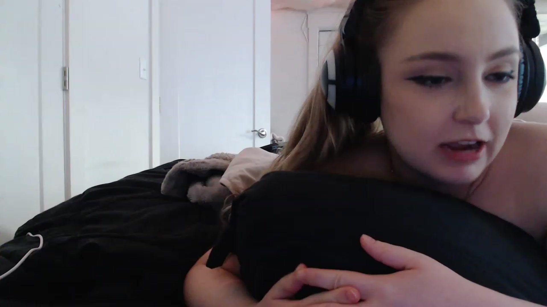 Gallery image thumbnail from LibbyxDoe's myfreecams stream on, 12/15/2022, 09:57 image 7 of 20