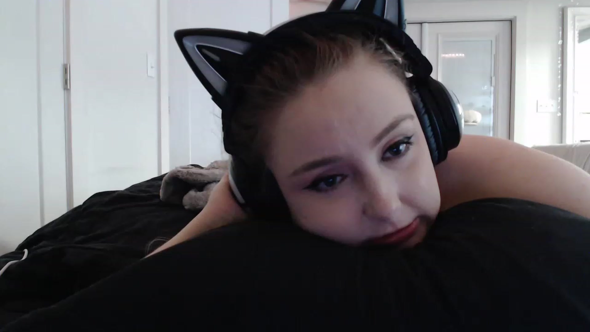 Gallery image thumbnail from LibbyxDoe's myfreecams stream on, 12/15/2022, 09:57 image 8 of 20