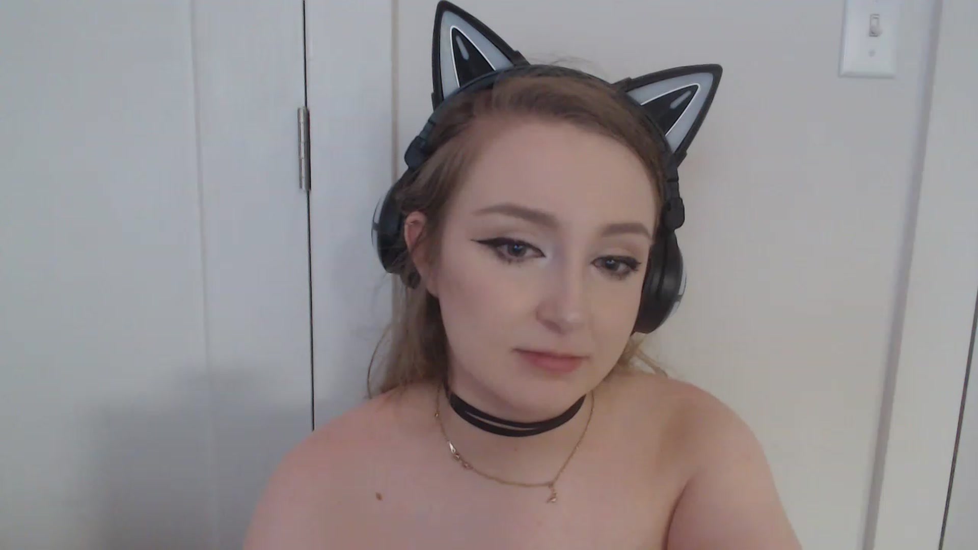 Gallery image thumbnail from LibbyxDoe's myfreecams stream on, 12/15/2022, 13:03 image 15 of 20