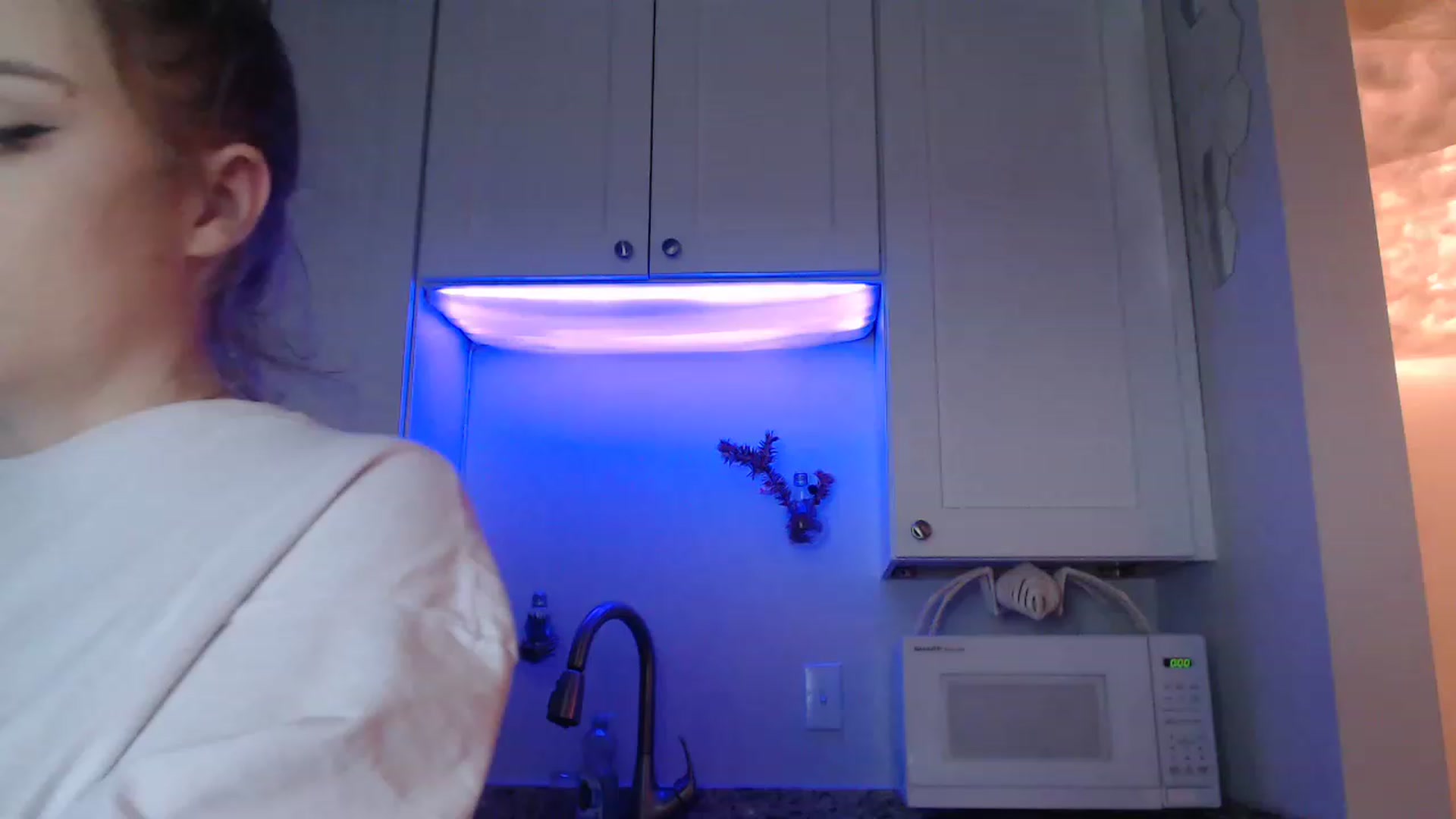 Gallery image thumbnail from LibbyxDoe's myfreecams stream on, 12/21/2022, 23:20 image 1 of 20