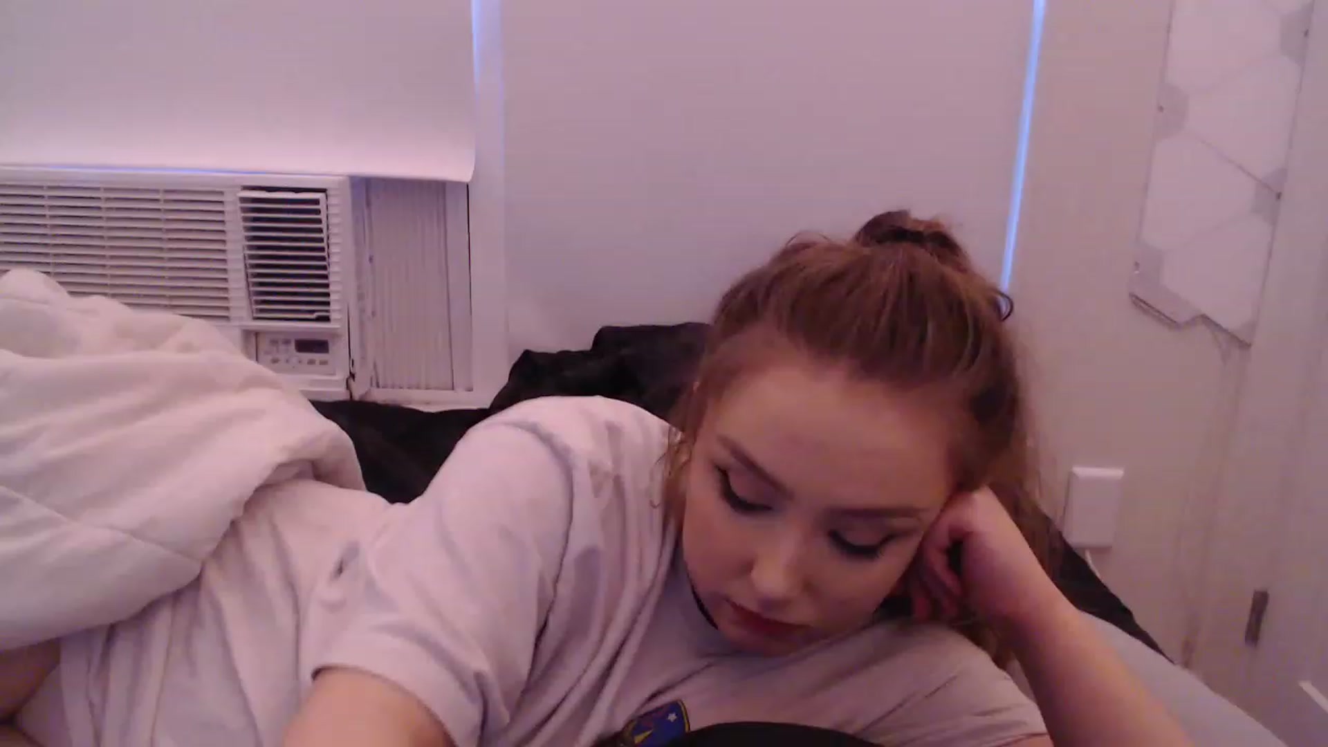 Gallery image thumbnail from LibbyxDoe's myfreecams stream on, 12/21/2022, 23:20 image 4 of 20
