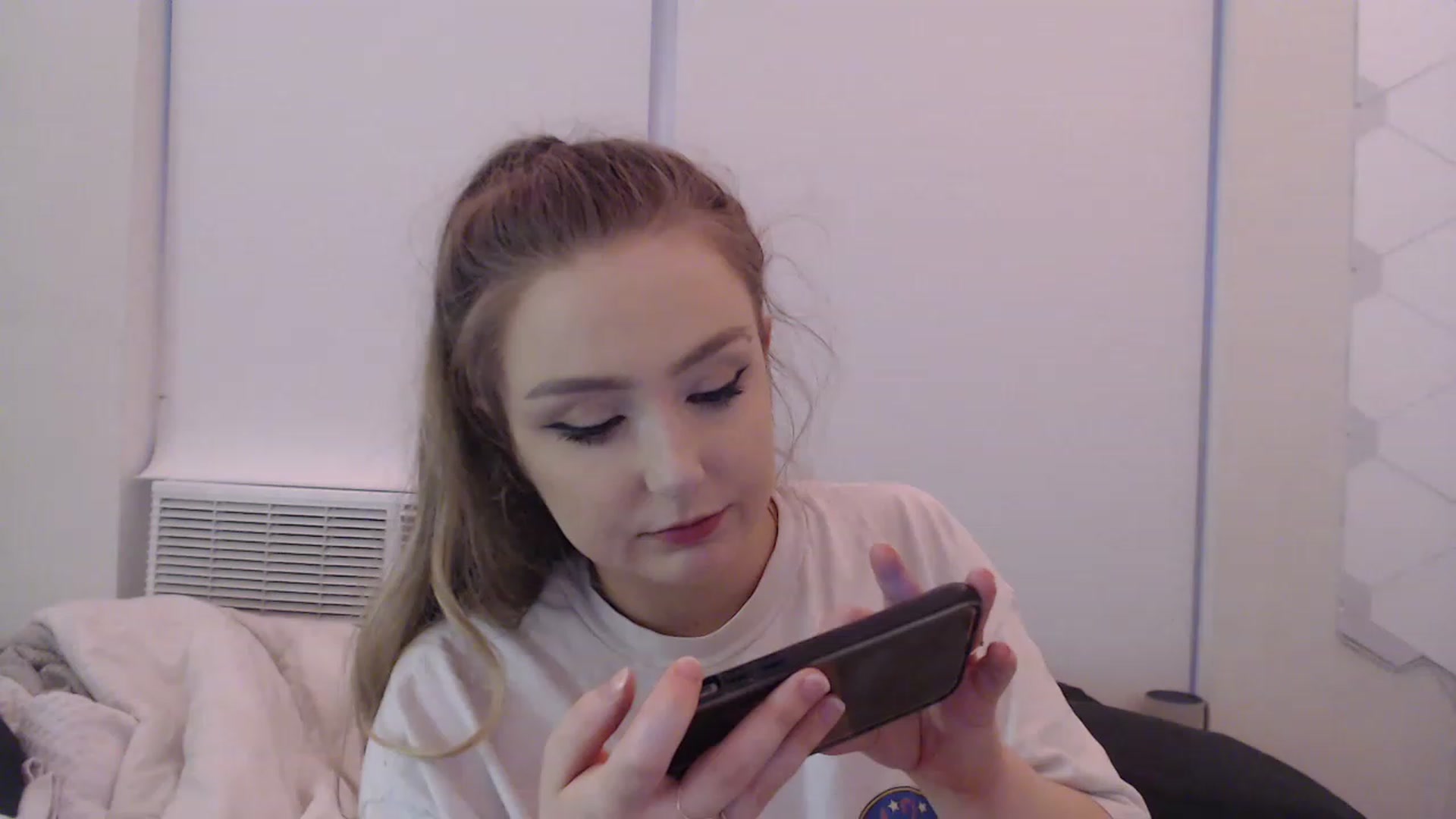 Gallery image thumbnail from LibbyxDoe's myfreecams stream on, 12/21/2022, 23:20 image 16 of 20