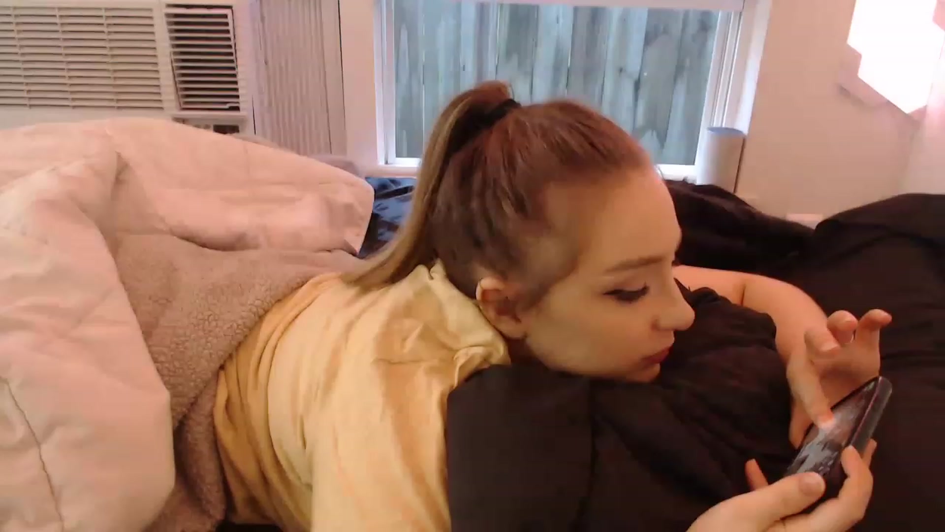 Gallery image thumbnail from LibbyxDoe's myfreecams stream on, 12/22/2022, 13:40 image 1 of 20