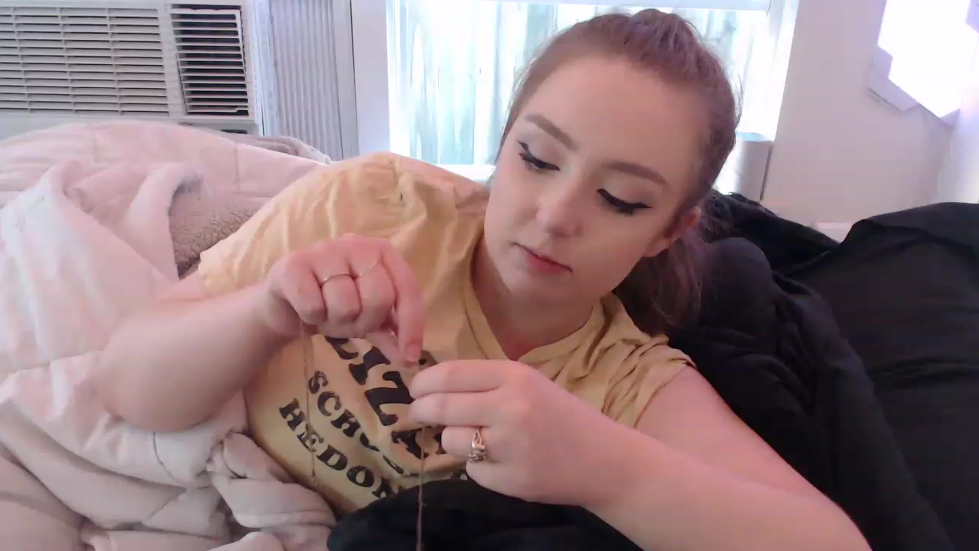Gallery image thumbnail from LibbyxDoe's myfreecams stream on, 12/22/2022, 13:40 image 19 of 20