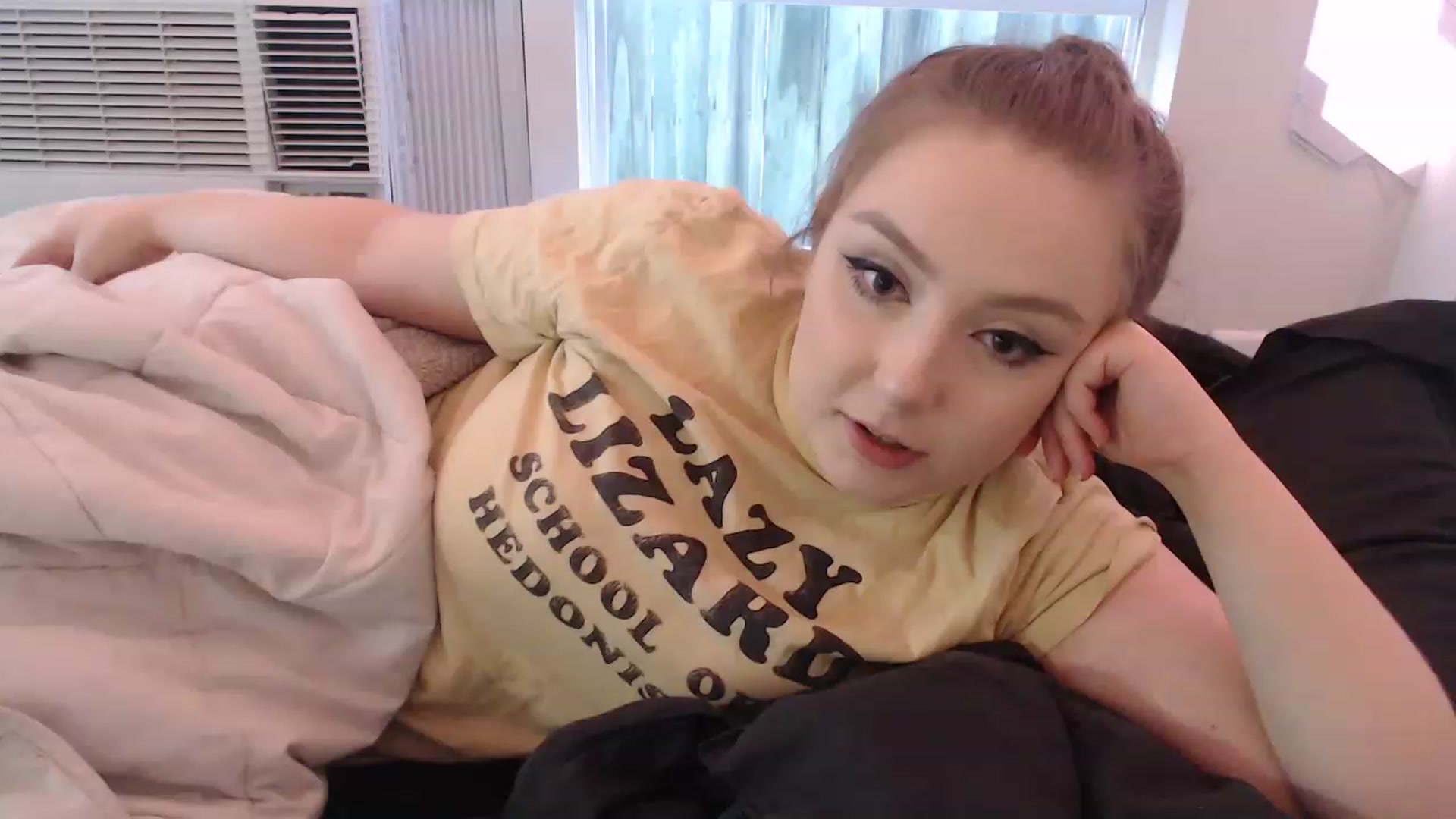 Gallery image thumbnail from LibbyxDoe's myfreecams stream on, 12/22/2022, 13:40 image 12 of 20