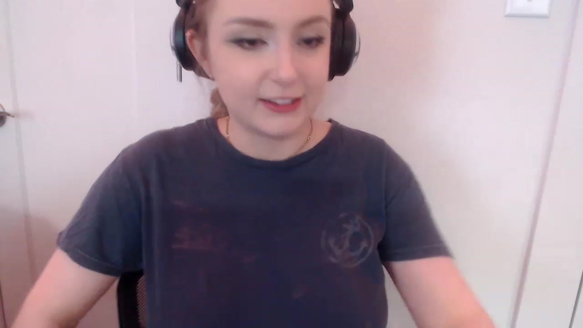 Gallery image thumbnail from LibbyxDoe's myfreecams stream on, 12/28/2022, 08:26 image 5 of 20