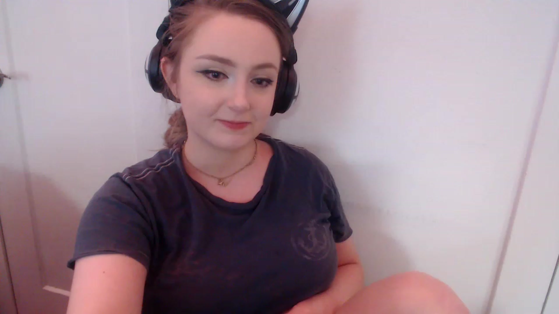 Gallery image thumbnail from LibbyxDoe's myfreecams stream on, 12/28/2022, 08:26 image 16 of 20