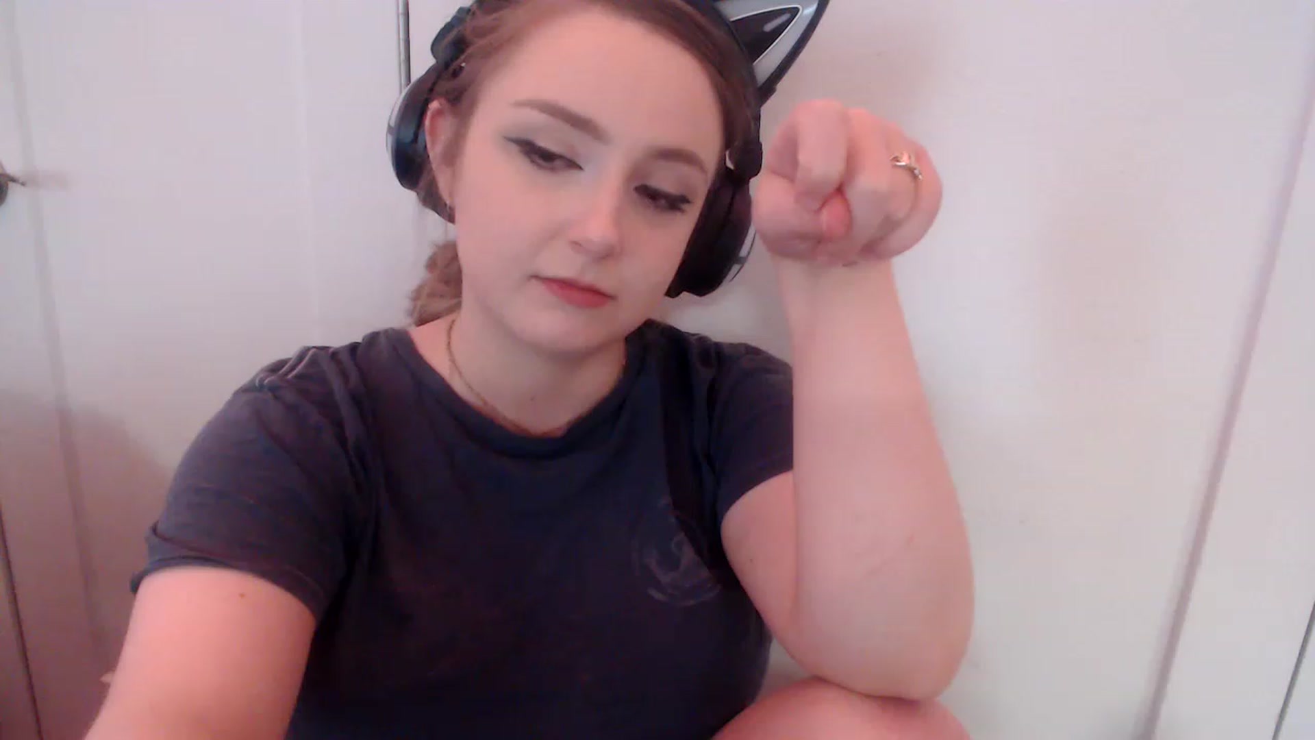 Gallery image thumbnail from LibbyxDoe's myfreecams stream on, 12/28/2022, 08:26 image 10 of 20