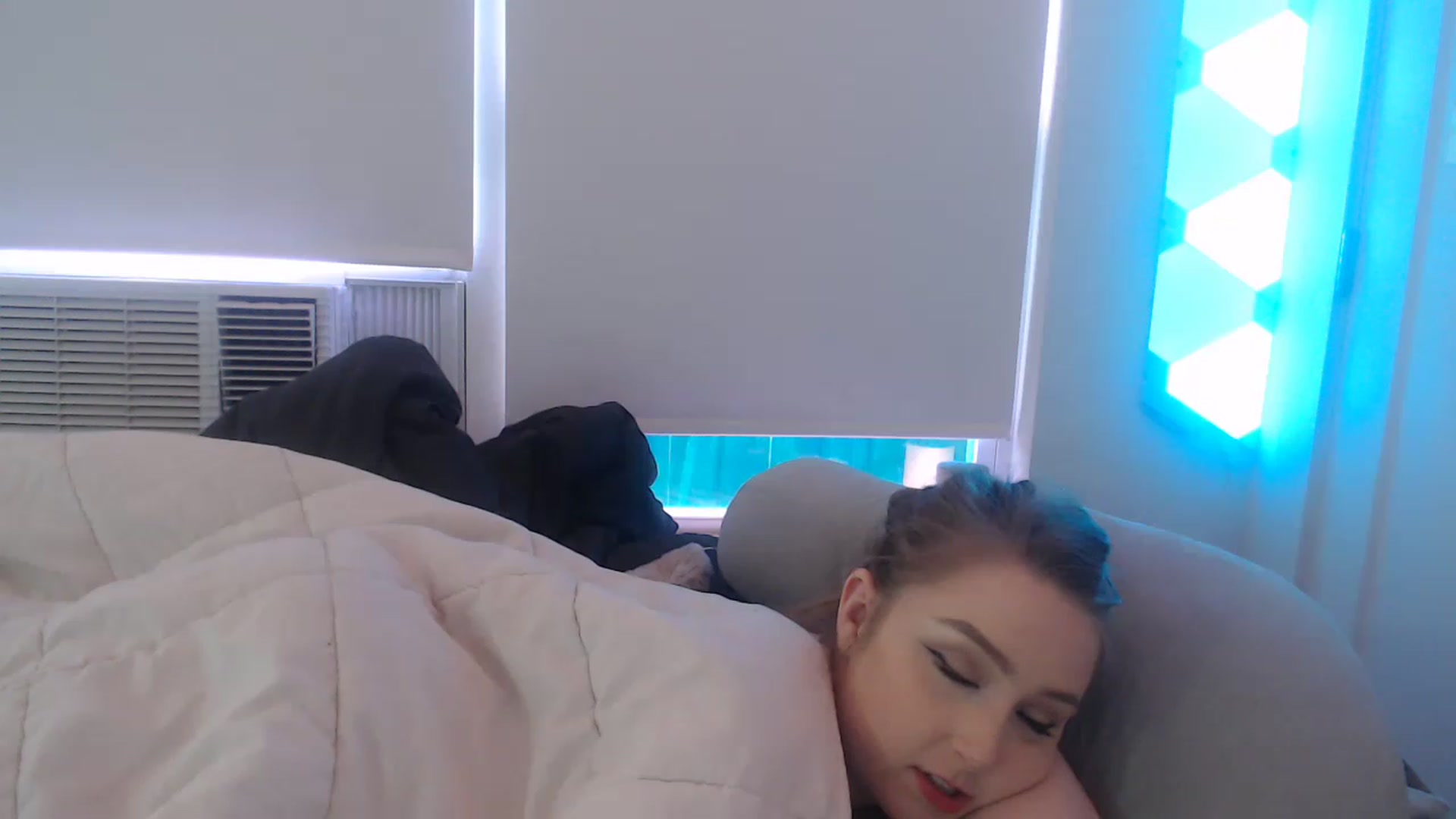Gallery image thumbnail from LibbyxDoe's myfreecams stream on, 01/01/2023, 16:23 image 15 of 20