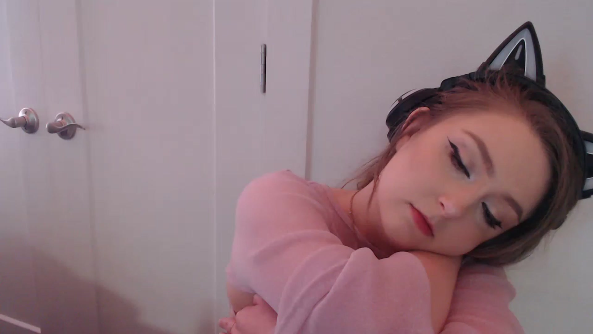 Gallery image thumbnail from LibbyxDoe's myfreecams stream on, 01/02/2023, 13:18 image 13 of 20
