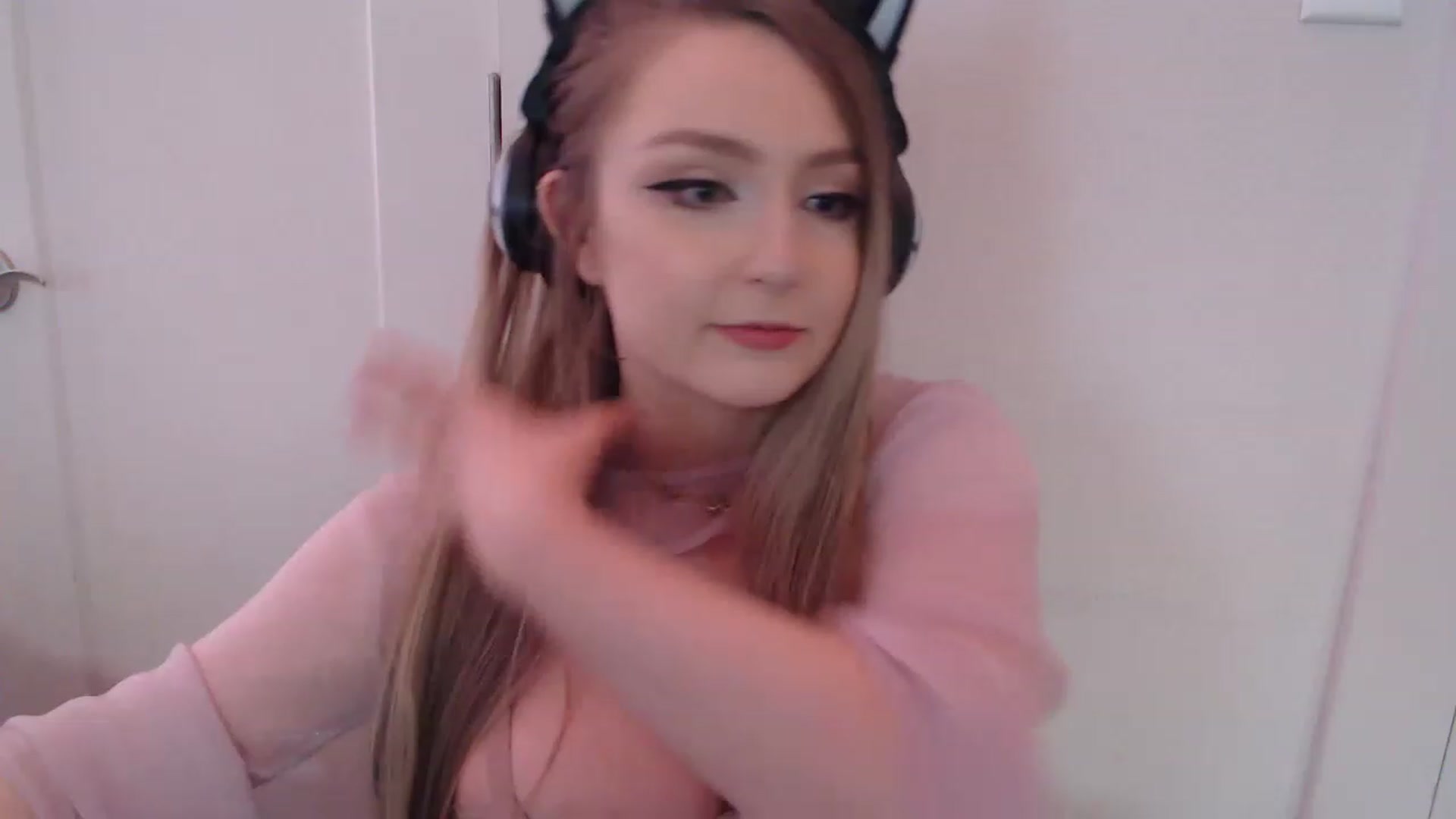 Gallery image thumbnail from LibbyxDoe's myfreecams stream on, 01/02/2023, 13:18 image 11 of 20