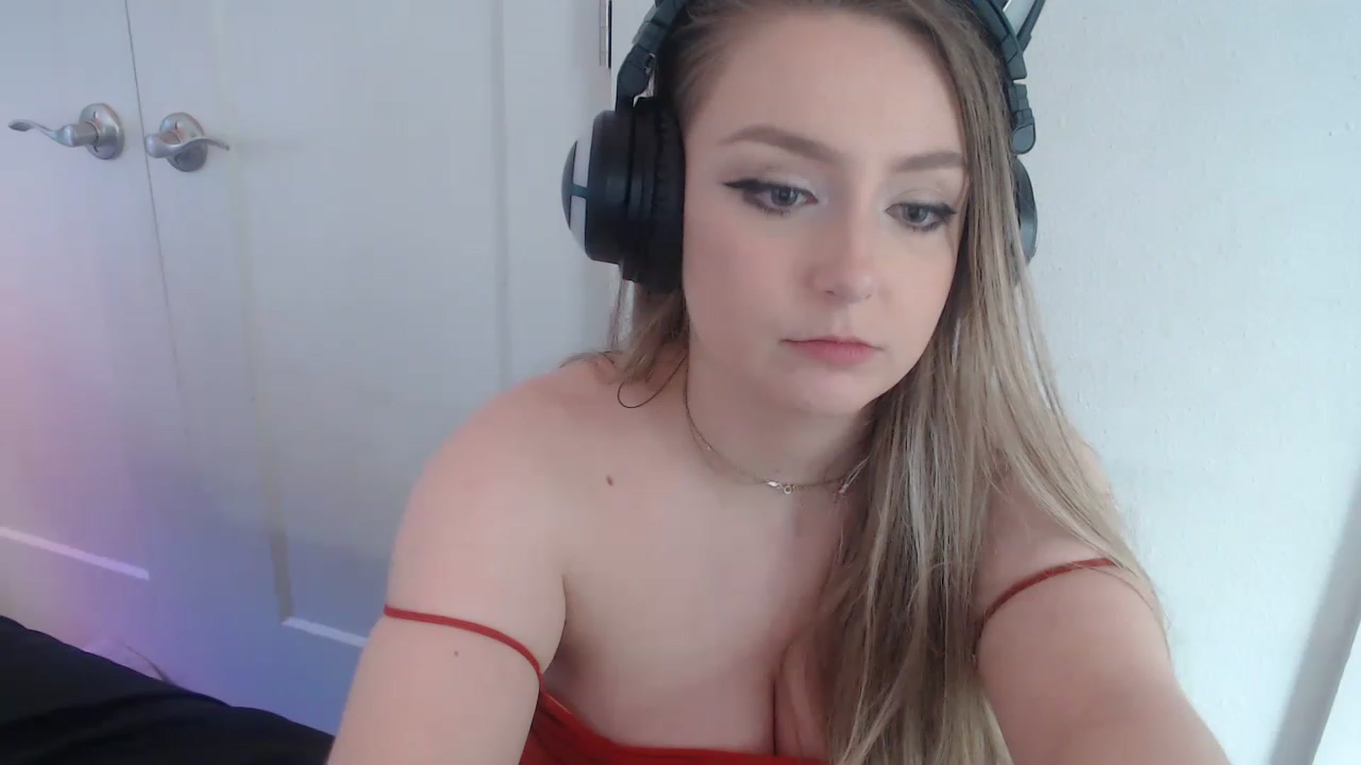 Gallery image thumbnail from LibbyxDoe's myfreecams stream on, 01/03/2023, 17:29 image 16 of 20
