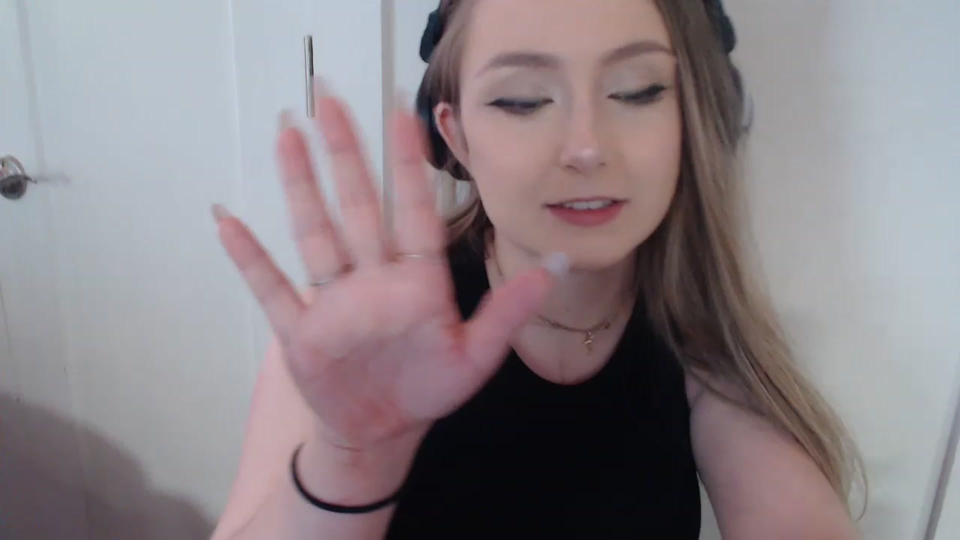 Gallery image thumbnail from LibbyxDoe's myfreecams stream on, 01/09/2023, 14:17 image 2 of 20