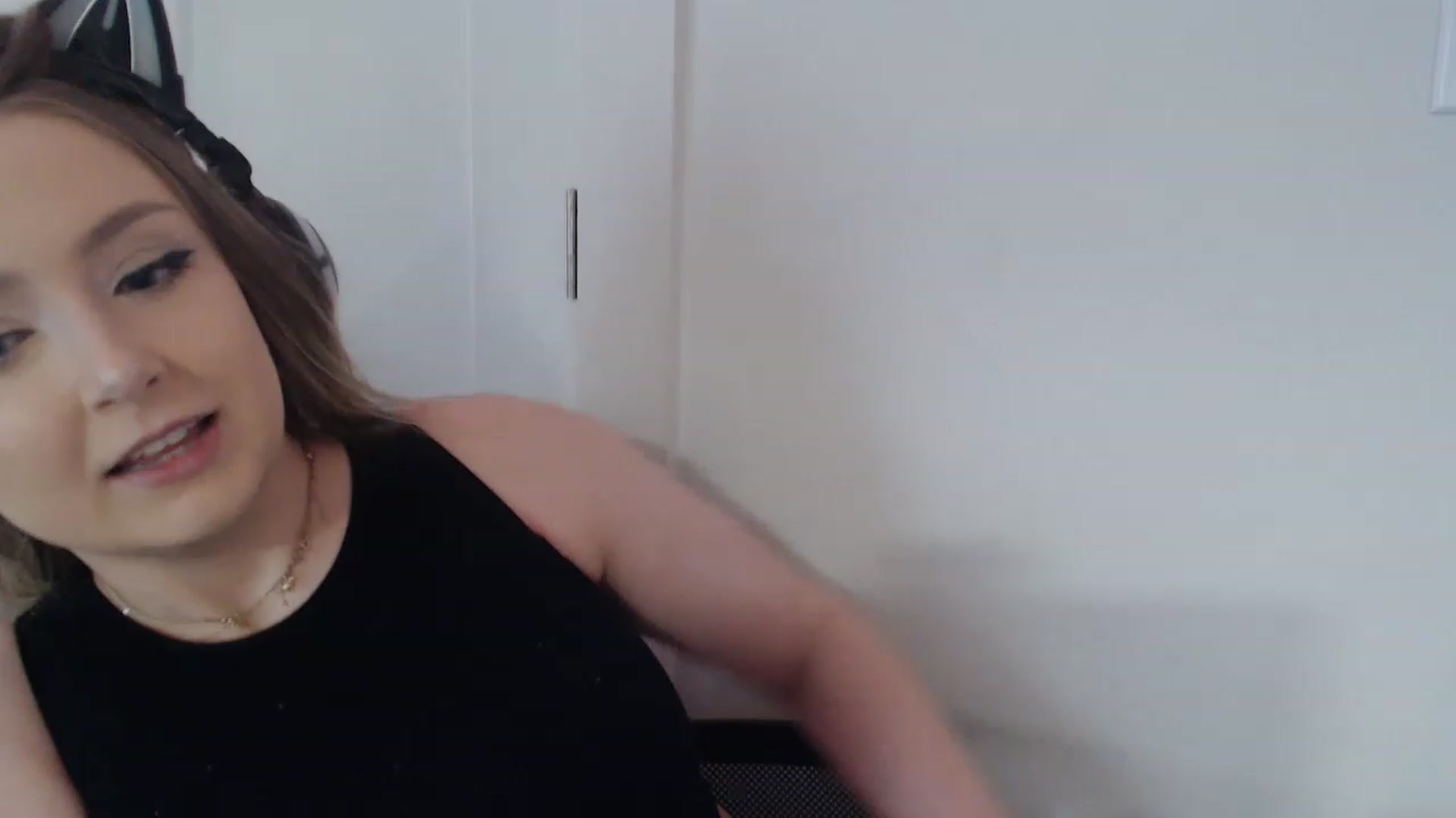 Gallery image thumbnail from LibbyxDoe's myfreecams stream on, 01/09/2023, 14:17 image 6 of 20