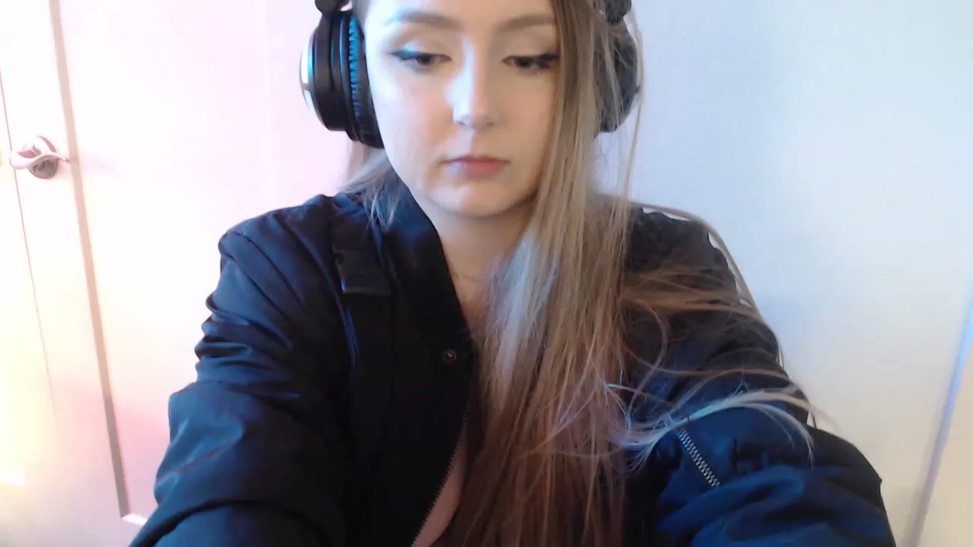 Gallery image thumbnail from LibbyxDoe's myfreecams stream on, 01/09/2023, 14:17 image 18 of 20