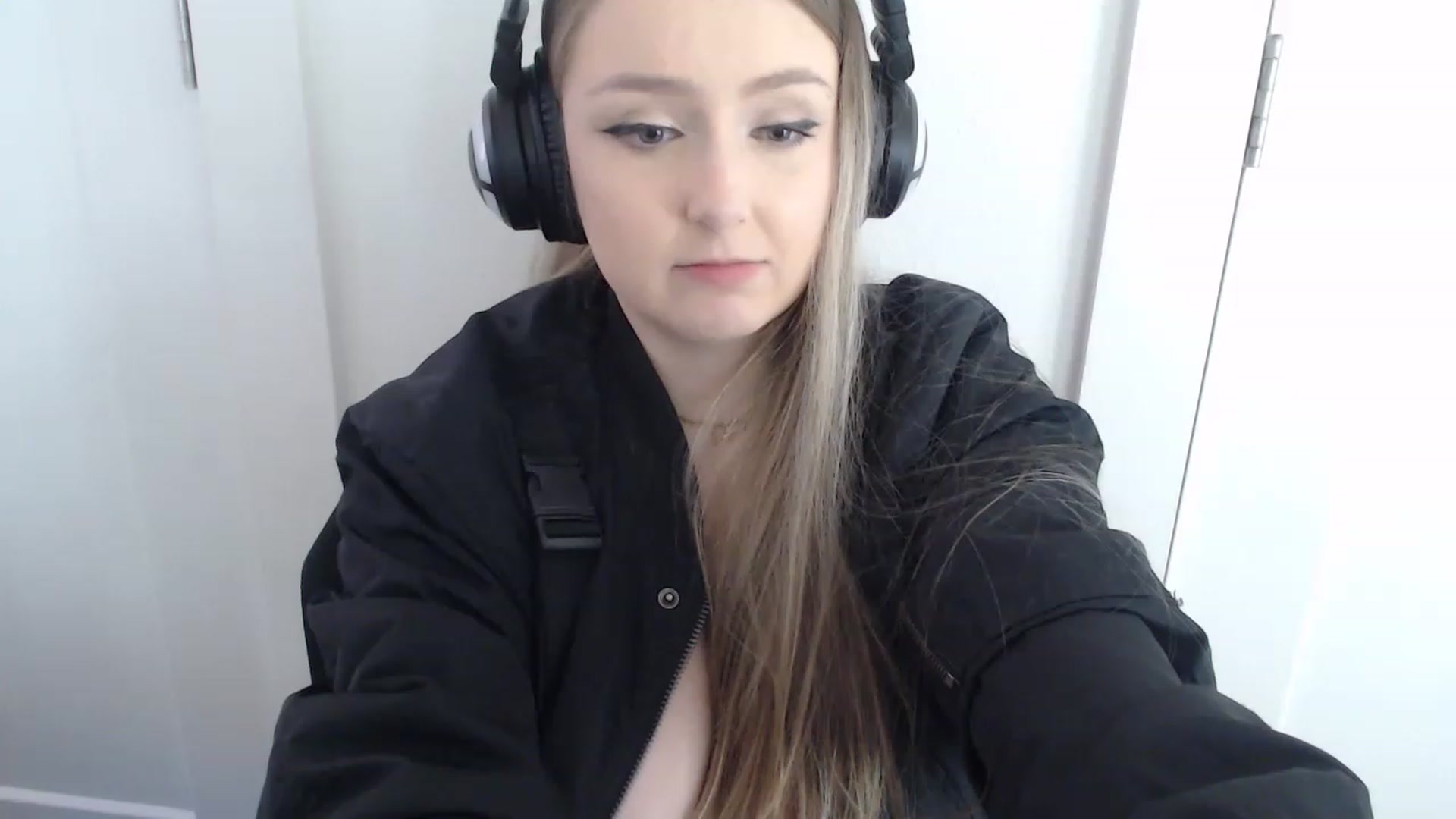 Gallery image thumbnail from LibbyxDoe's myfreecams stream on, 01/09/2023, 17:54 image 17 of 20