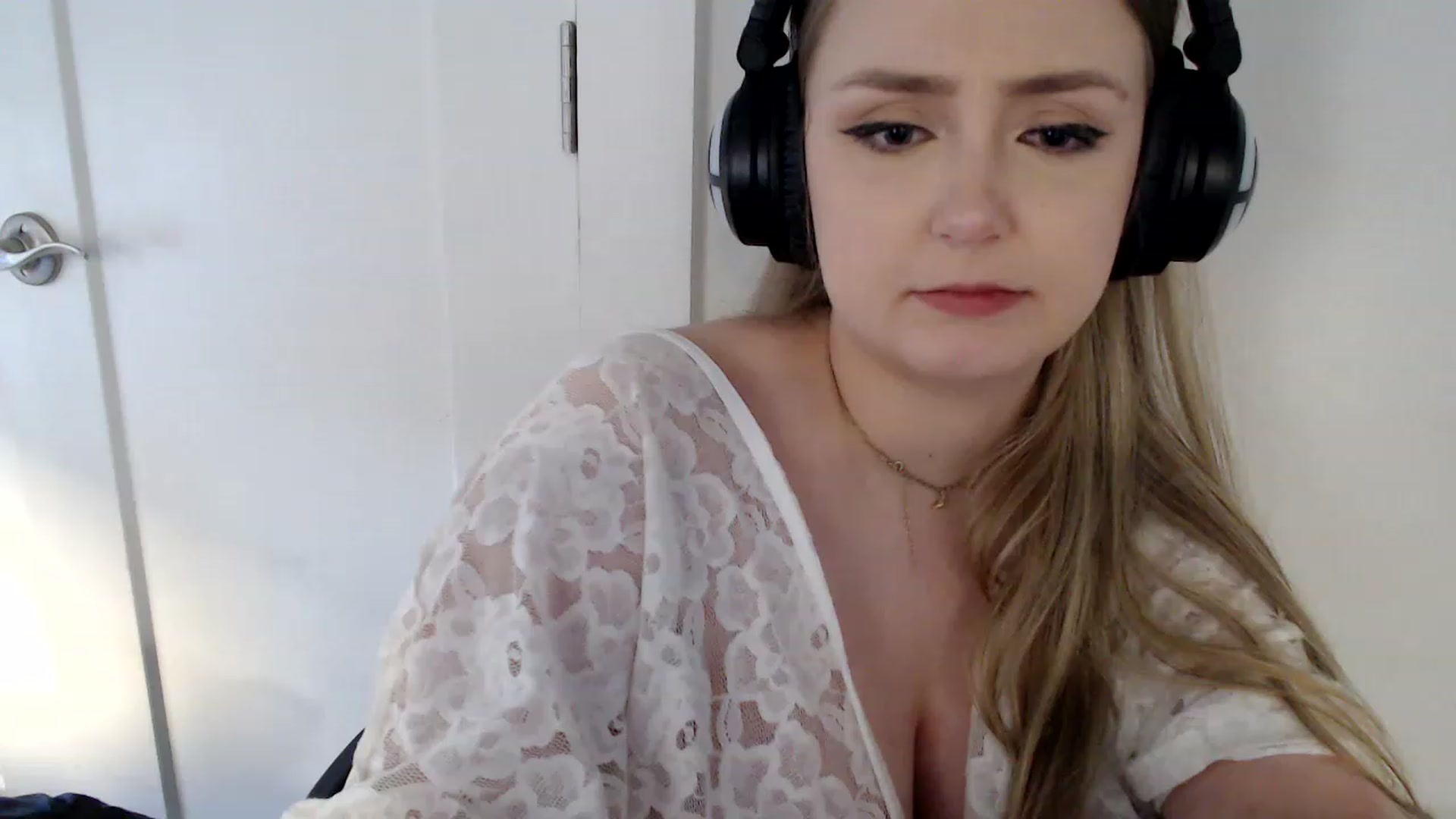 Gallery image thumbnail from LibbyxDoe's myfreecams stream on, 01/15/2023, 16:03 image 5 of 20