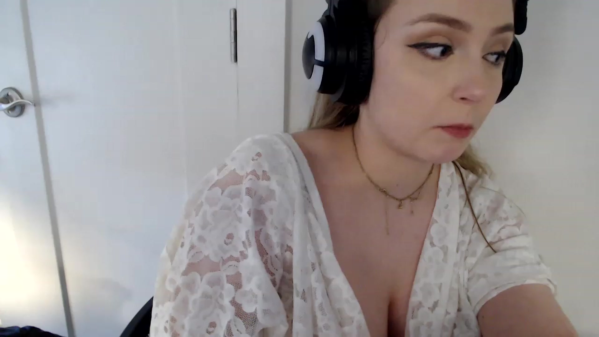 Gallery image thumbnail from LibbyxDoe's myfreecams stream on, 01/15/2023, 16:03 image 4 of 20