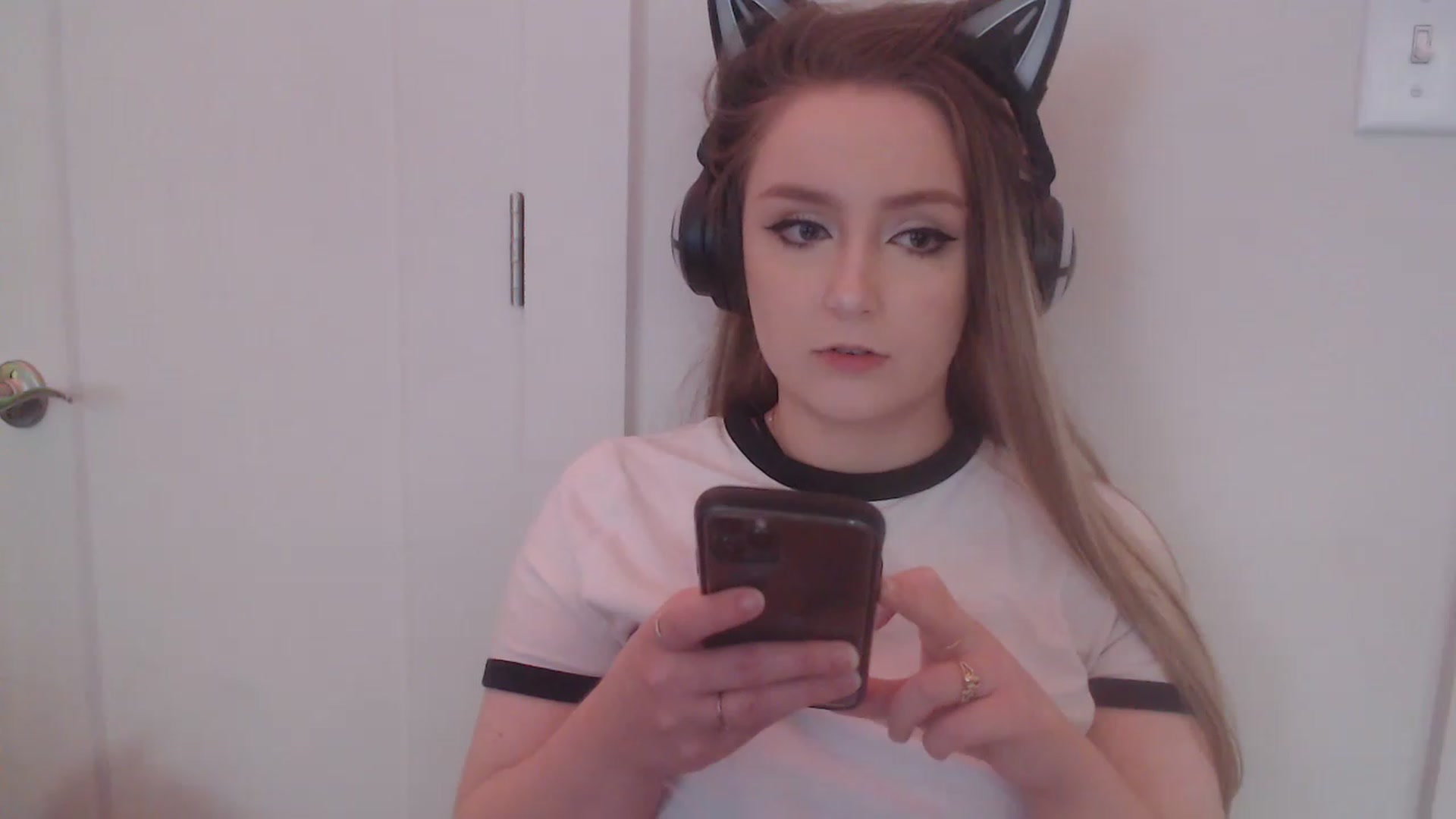 Gallery image thumbnail from LibbyxDoe's myfreecams stream on, 01/19/2023, 04:35 image 6 of 20