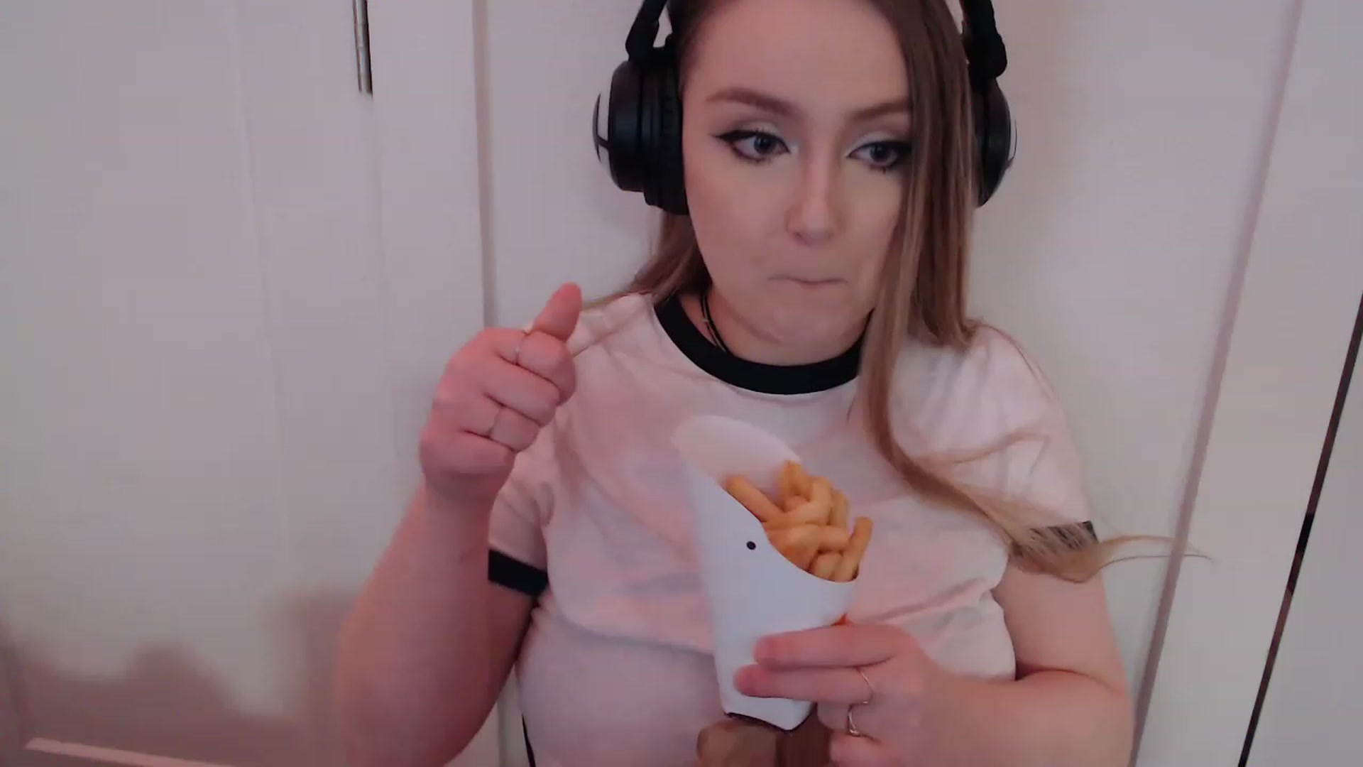Gallery image thumbnail from LibbyxDoe's myfreecams stream on, 01/19/2023, 04:35 image 10 of 20