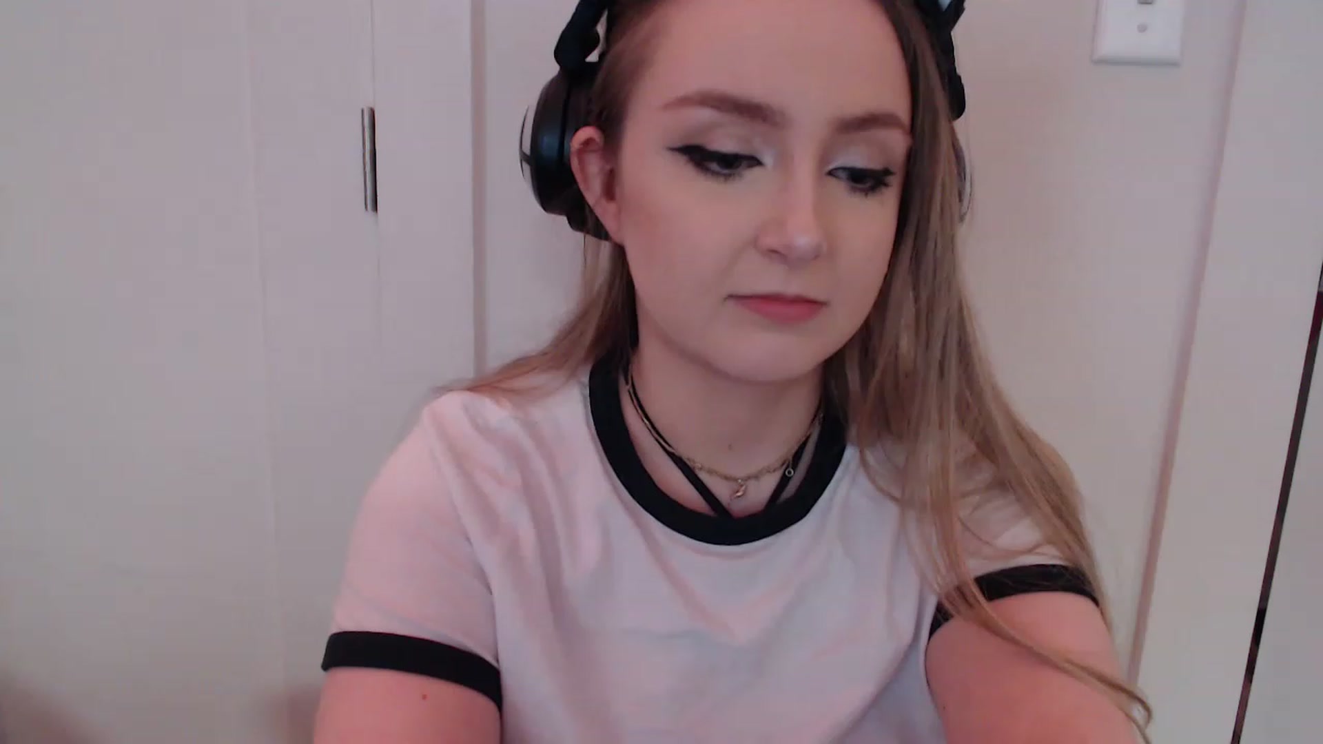 Gallery image thumbnail from LibbyxDoe's myfreecams stream on, 01/19/2023, 04:35 image 13 of 20