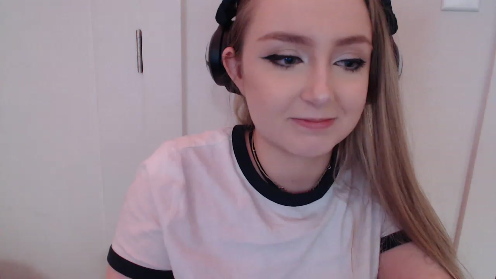Gallery image thumbnail from LibbyxDoe's myfreecams stream on, 01/19/2023, 04:35 image 17 of 20