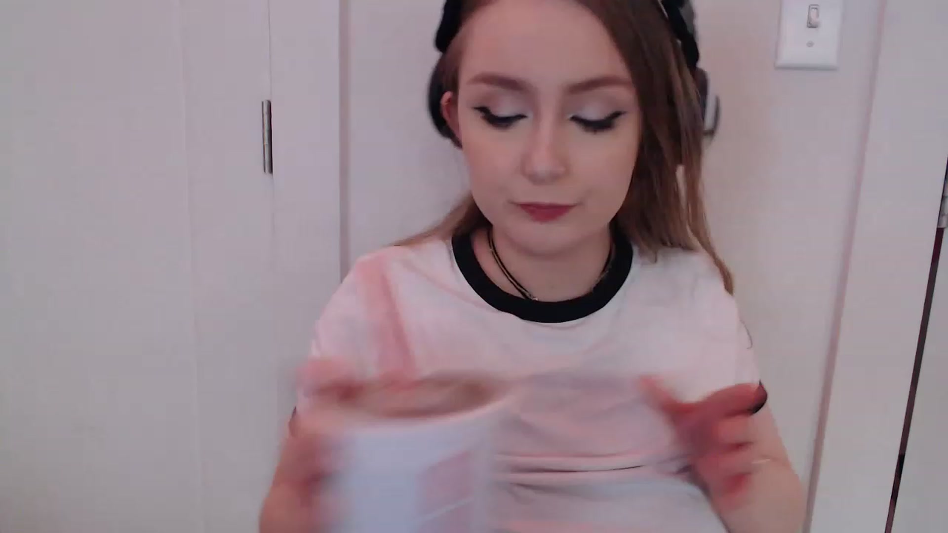 Gallery image thumbnail from LibbyxDoe's myfreecams stream on, 01/19/2023, 04:35 image 12 of 20
