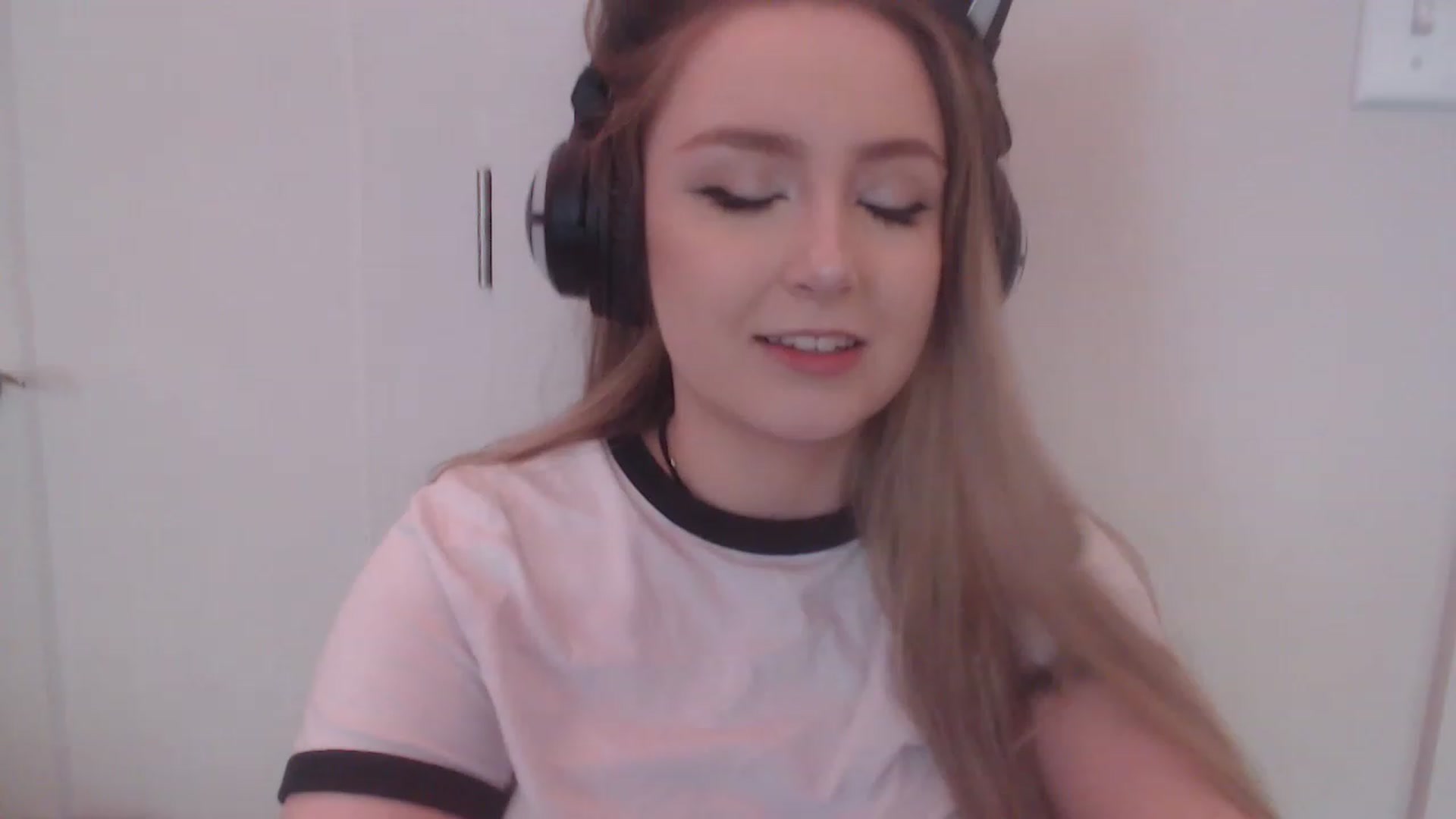 Gallery image thumbnail from LibbyxDoe's myfreecams stream on, 01/19/2023, 04:35 image 2 of 20