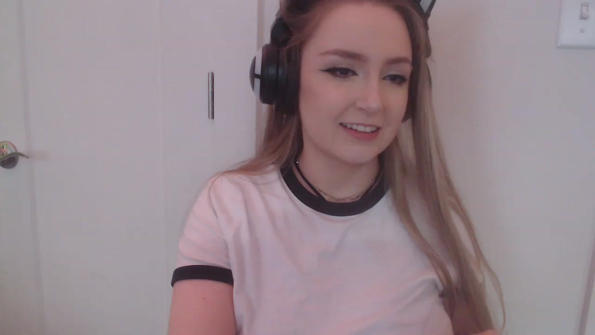 Gallery image thumbnail from LibbyxDoe's myfreecams stream on, 01/19/2023, 04:35 image 5 of 20