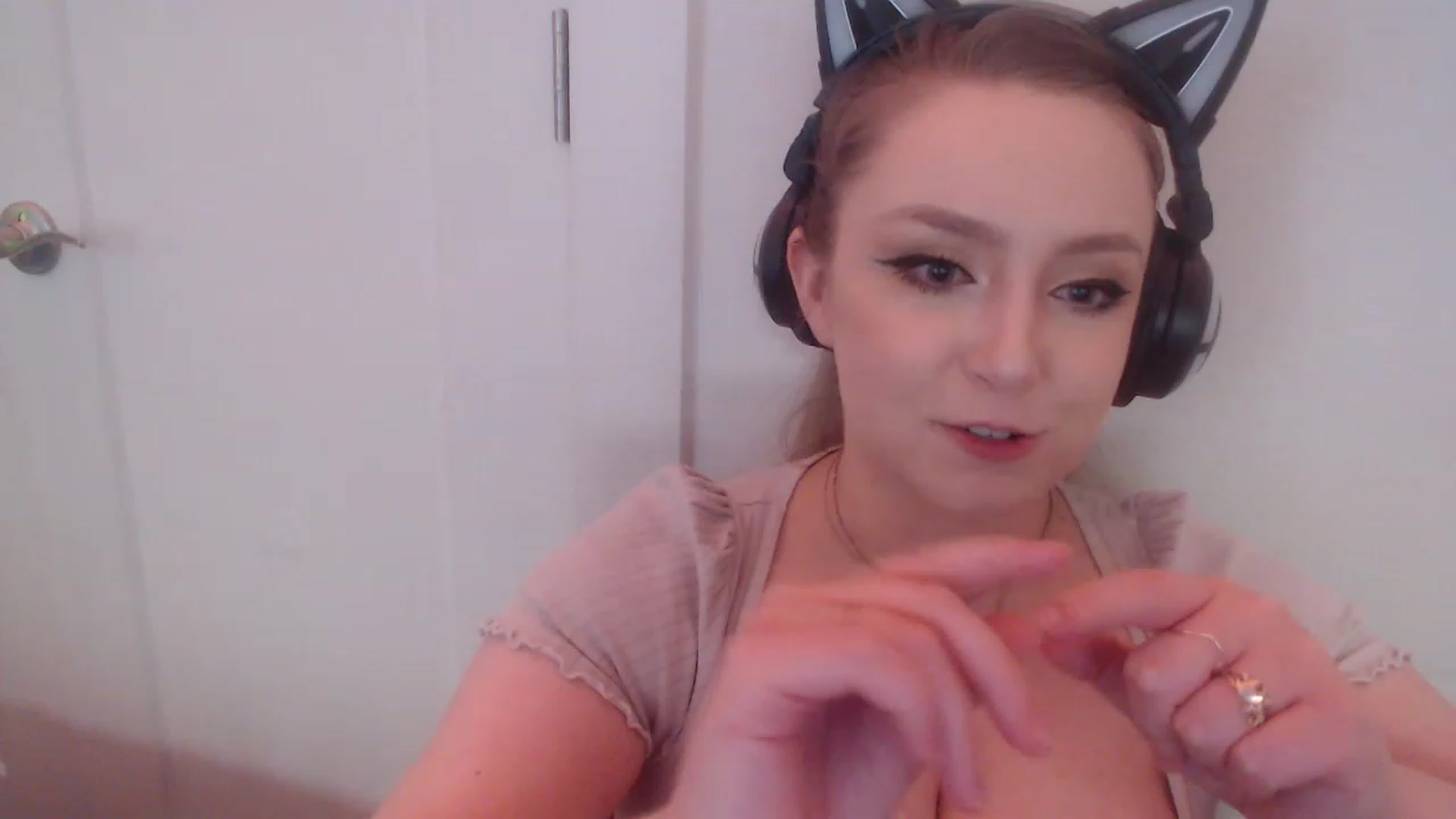 Gallery image thumbnail from LibbyxDoe's myfreecams stream on, 01/27/2023, 11:51 image 14 of 20