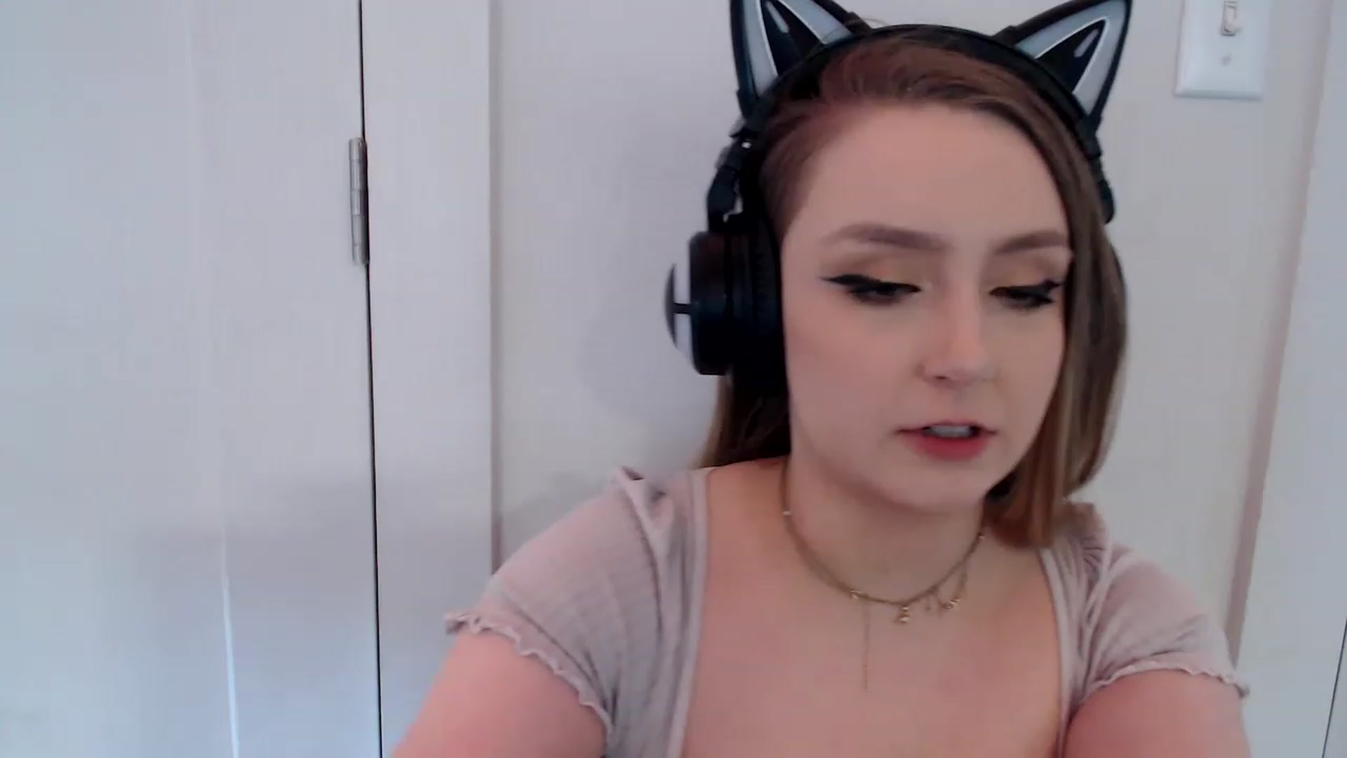 Gallery image thumbnail from LibbyxDoe's myfreecams stream on, 01/27/2023, 14:32 image 18 of 20