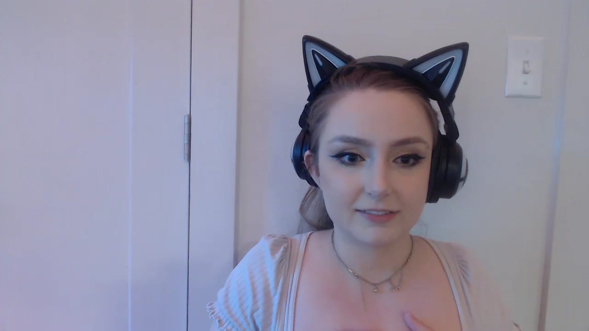Gallery image thumbnail from LibbyxDoe's myfreecams stream on, 01/27/2023, 14:32 image 12 of 20