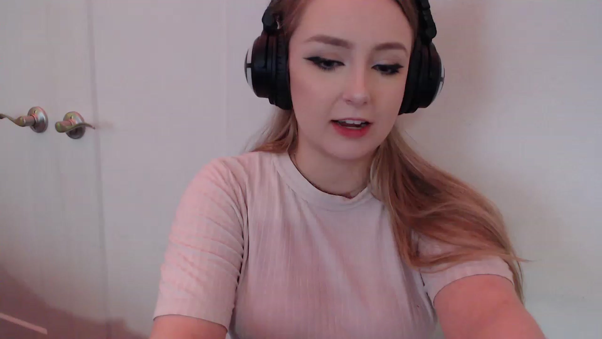 Gallery image thumbnail from LibbyxDoe's myfreecams stream on, 01/29/2023, 09:00 image 14 of 20